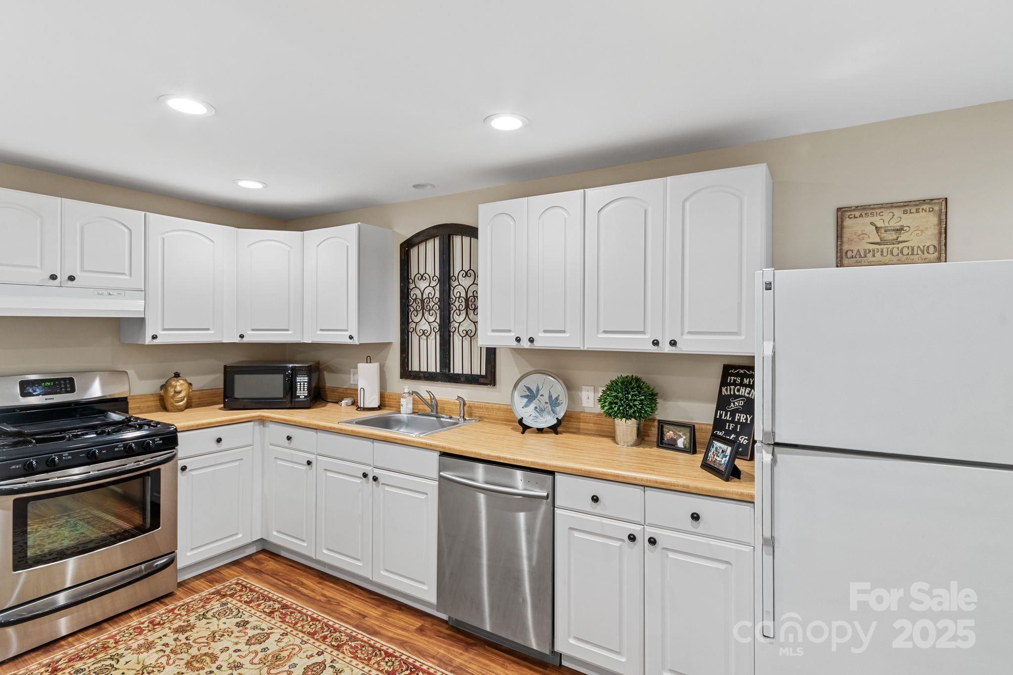 17 Sweetwater Oaks Drive