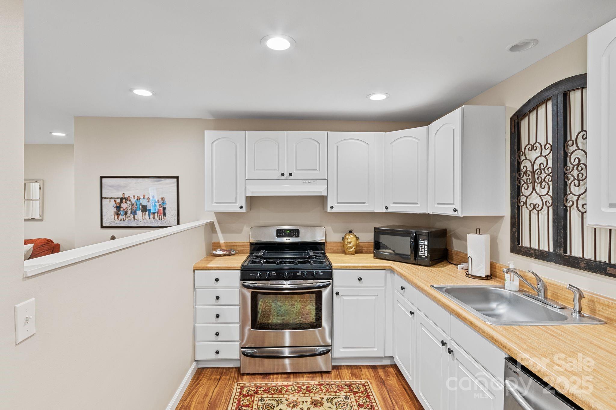 17 Sweetwater Oaks Drive