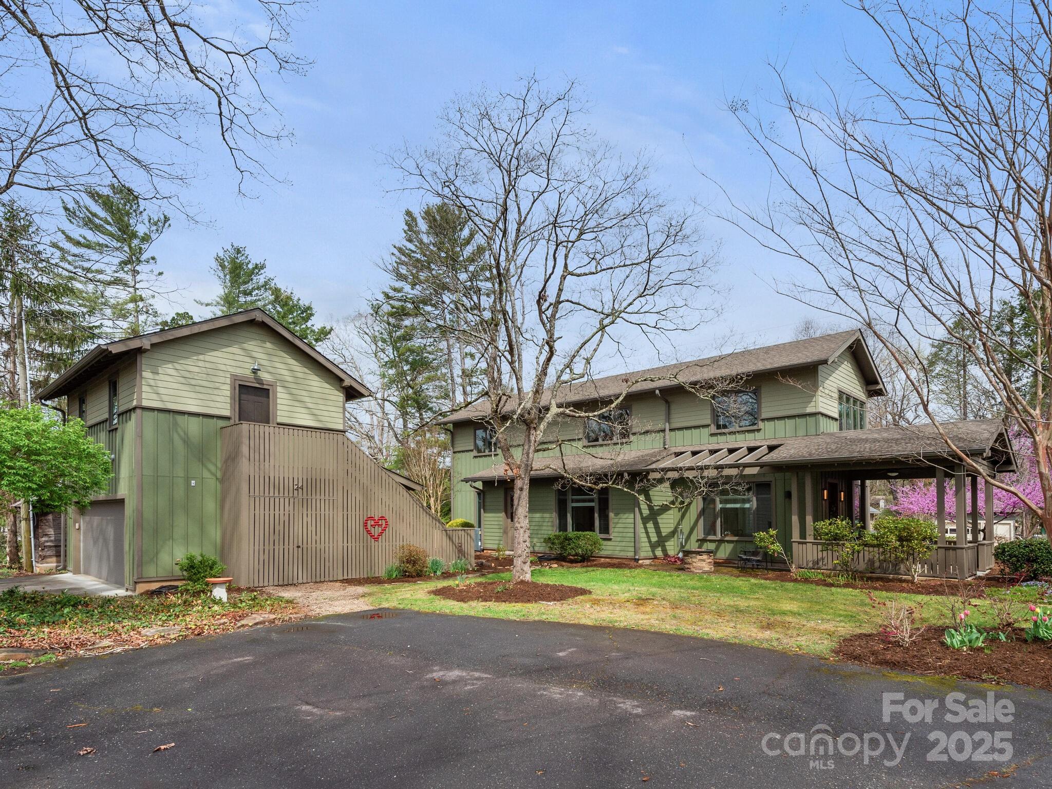 22 Lenoir Street