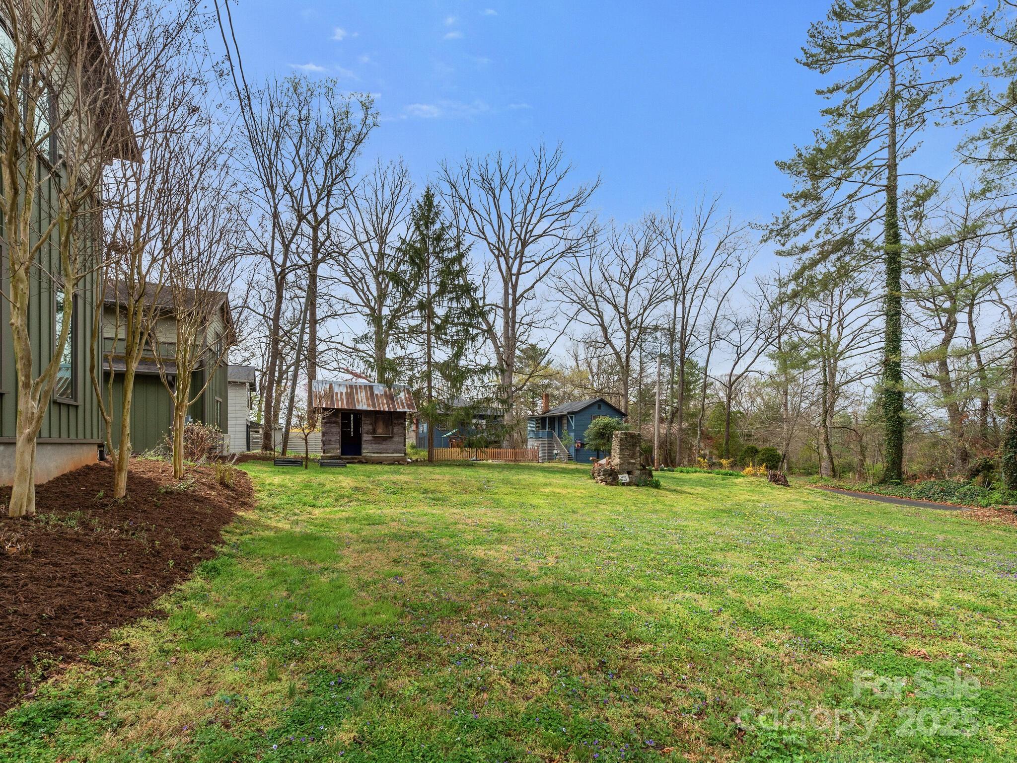 22 Lenoir Street