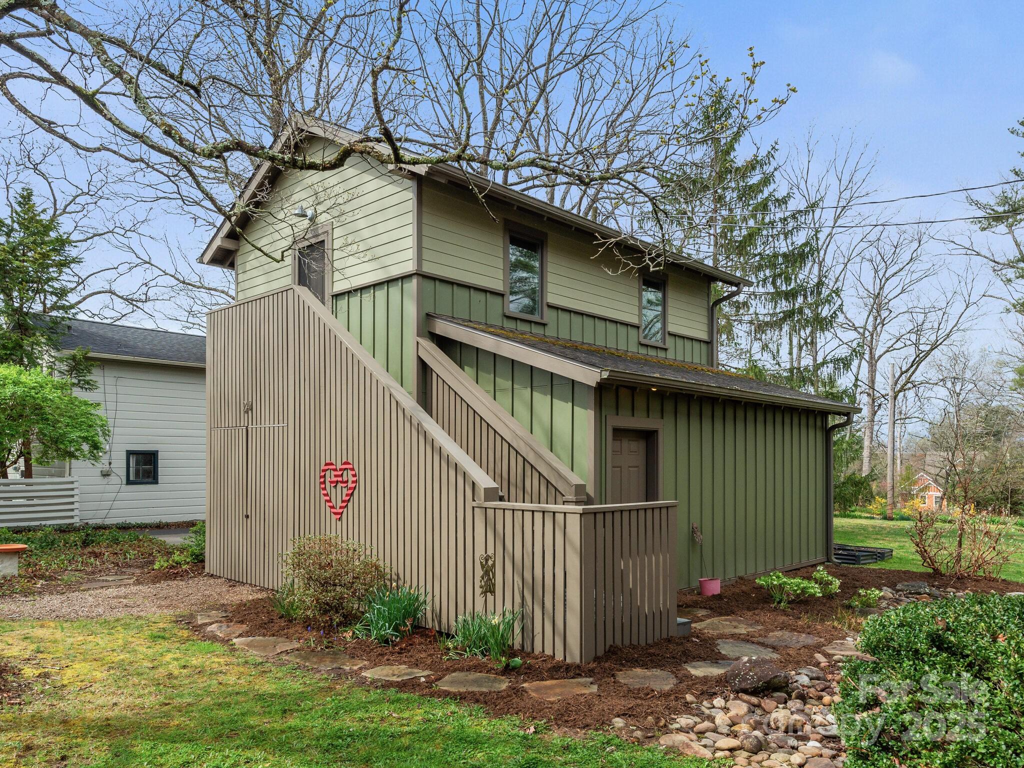 22 Lenoir Street