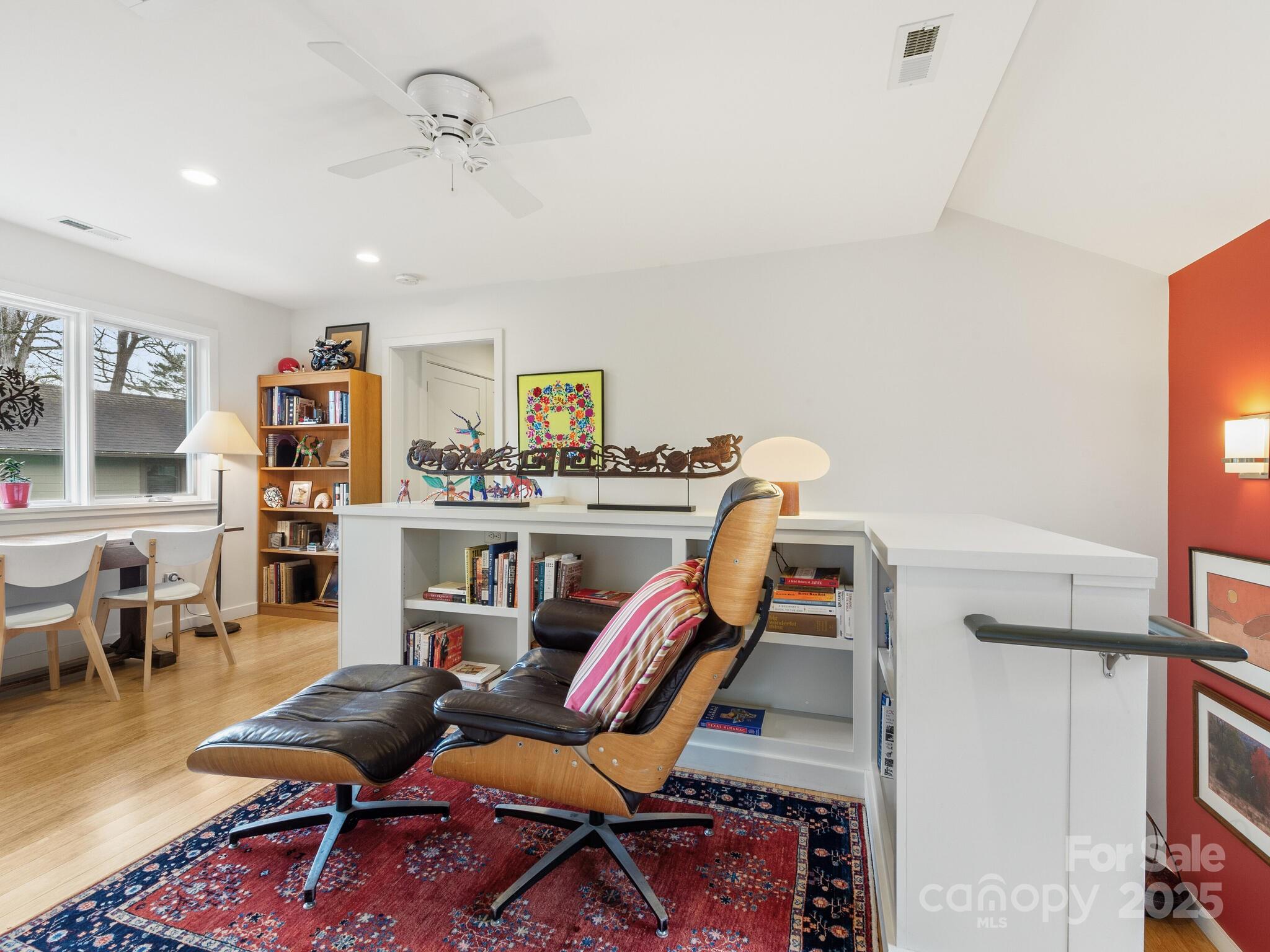 22 Lenoir Street