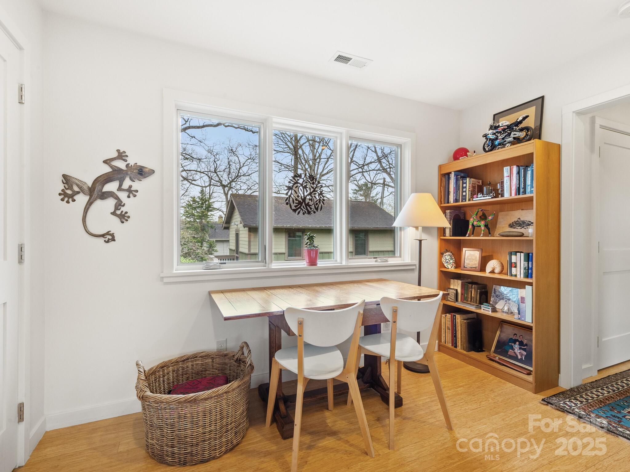 22 Lenoir Street
