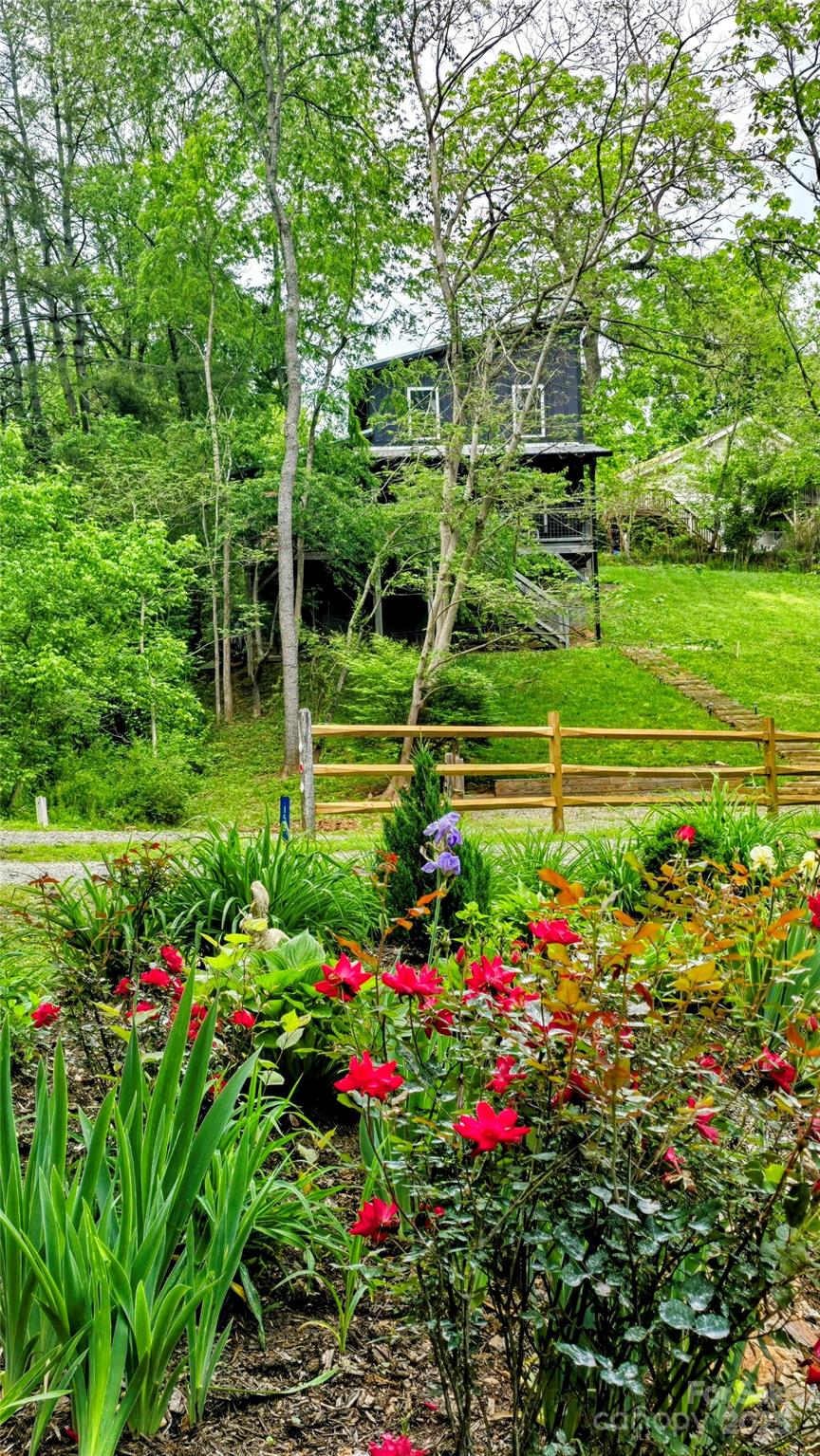 105 Annies Ridge Road