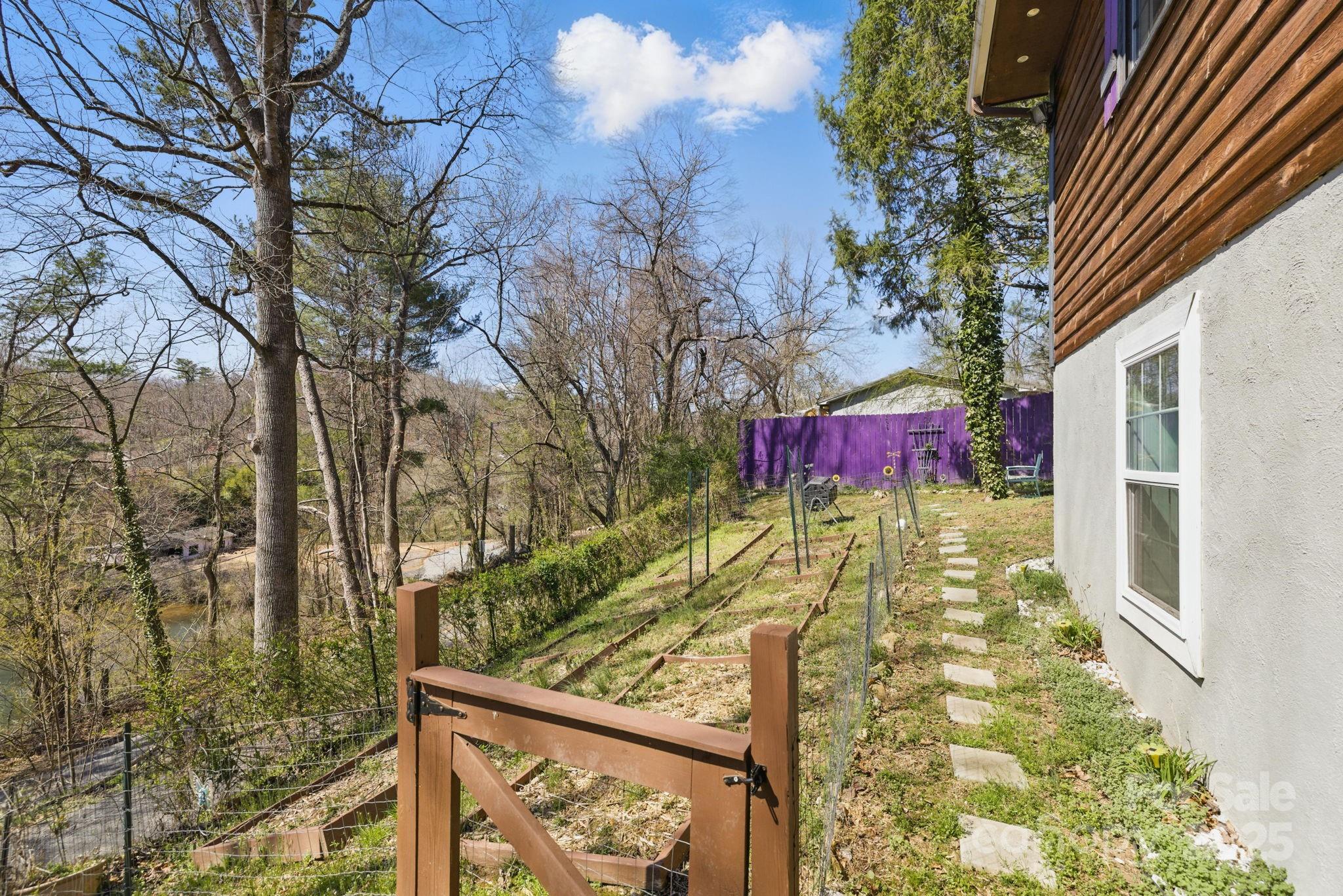 39 Lakeside Drive
