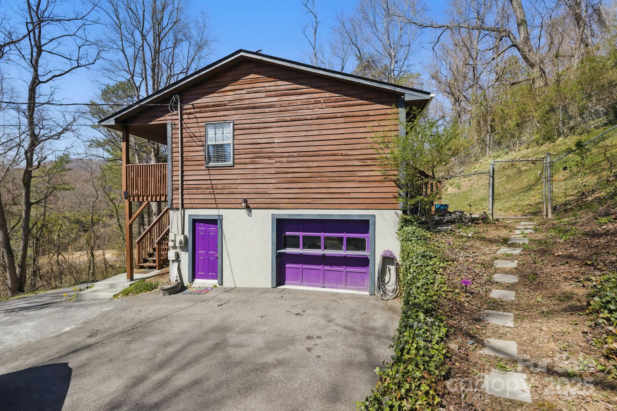 39 Lakeside Drive
