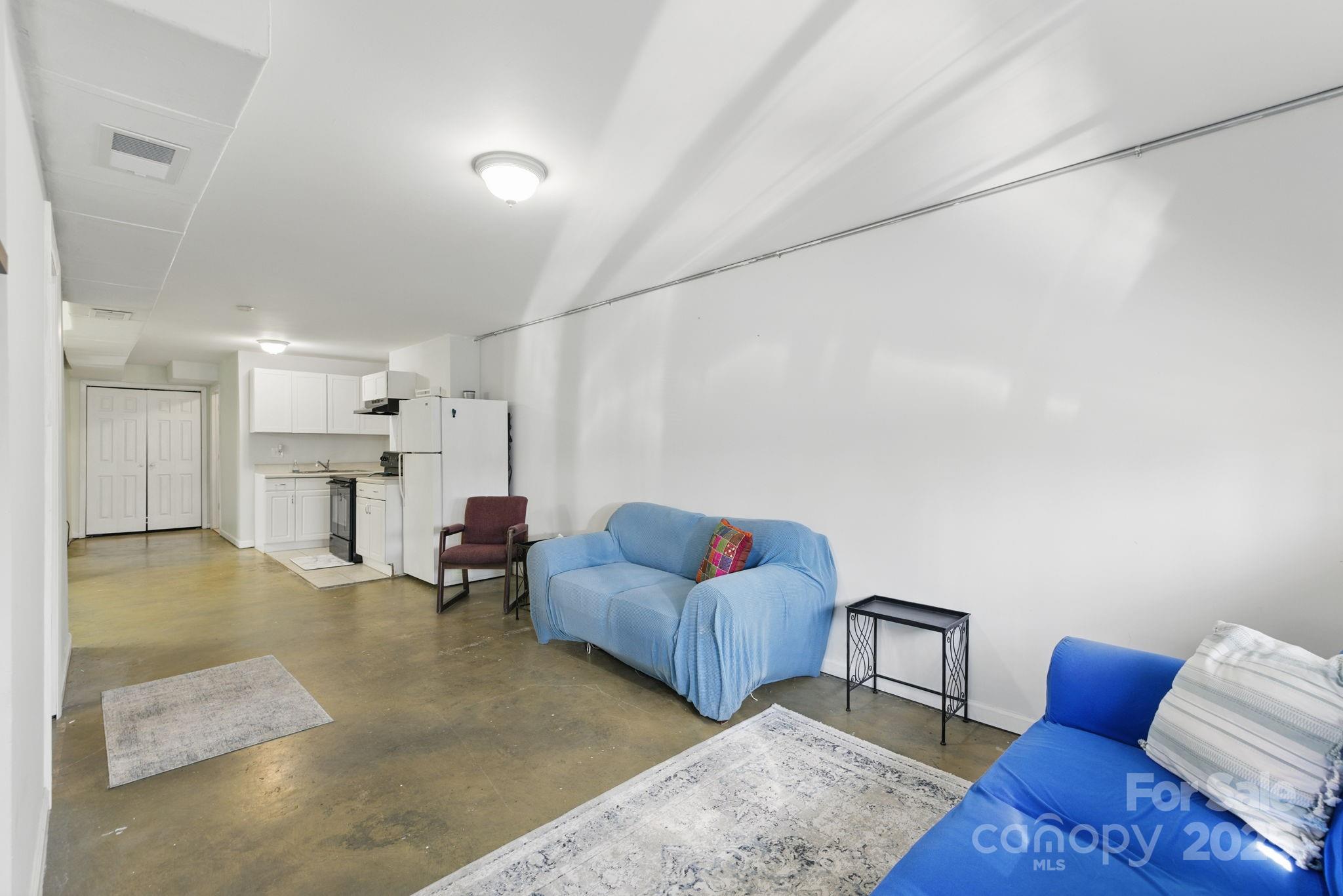 39 Lakeside Drive