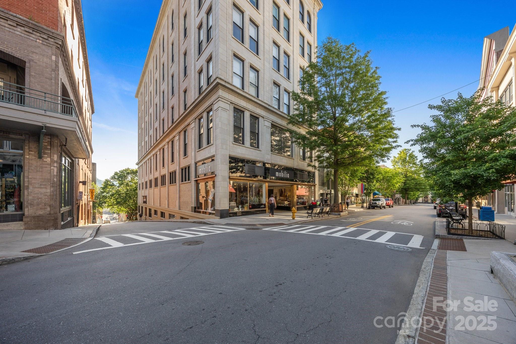 84 W Walnut Street Unit: 405