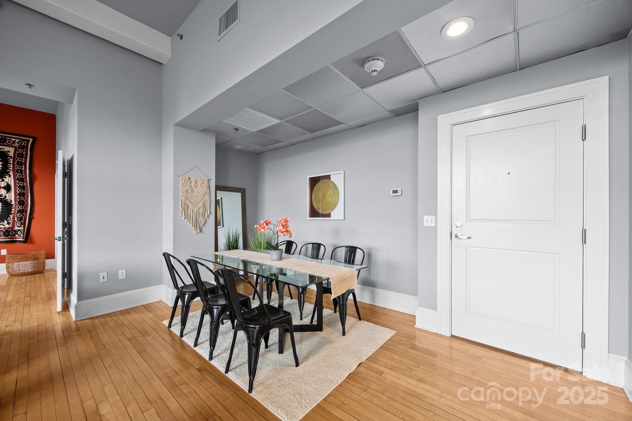 84 W Walnut Street Unit: 405