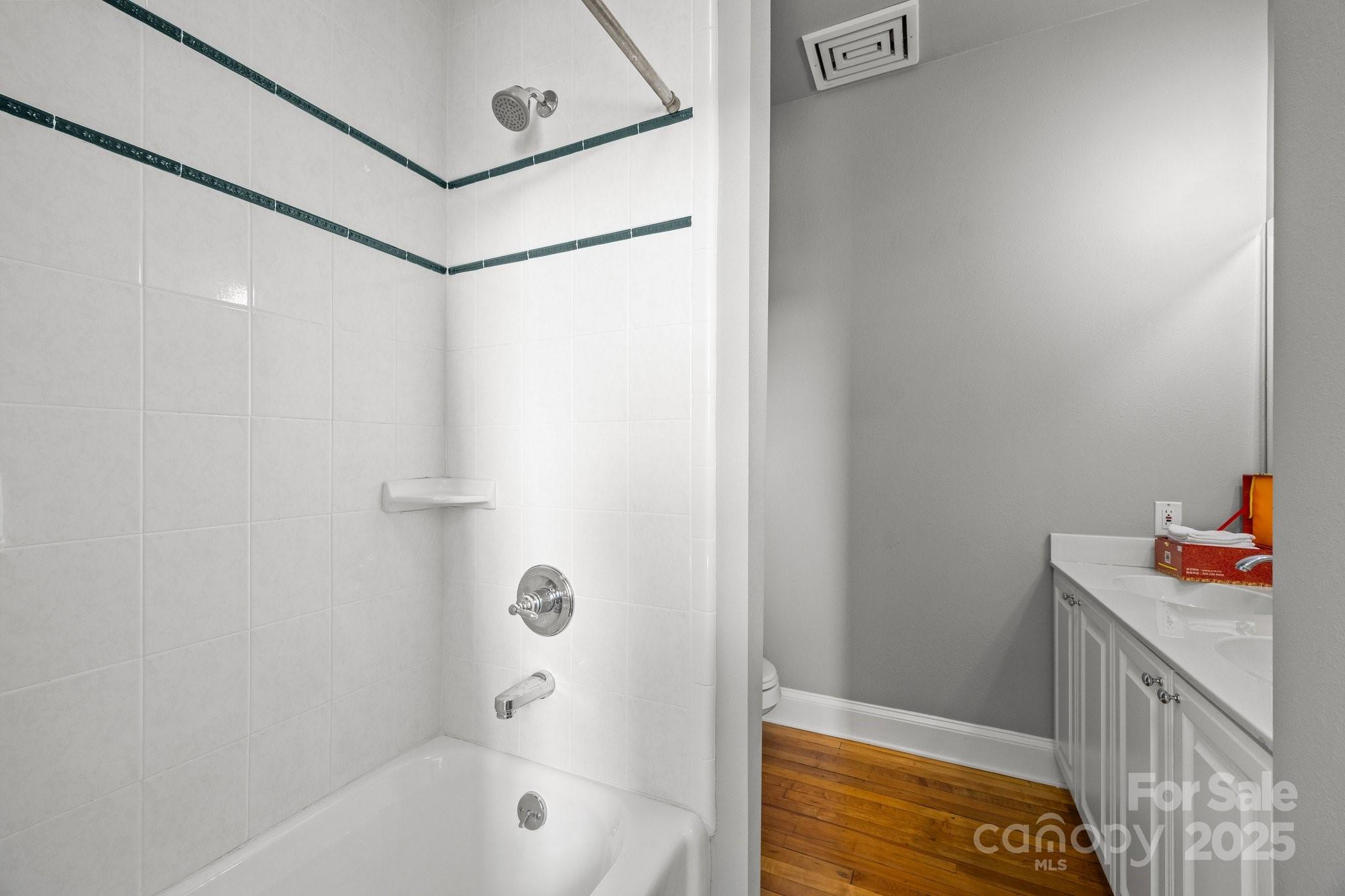 84 W Walnut Street Unit: 405