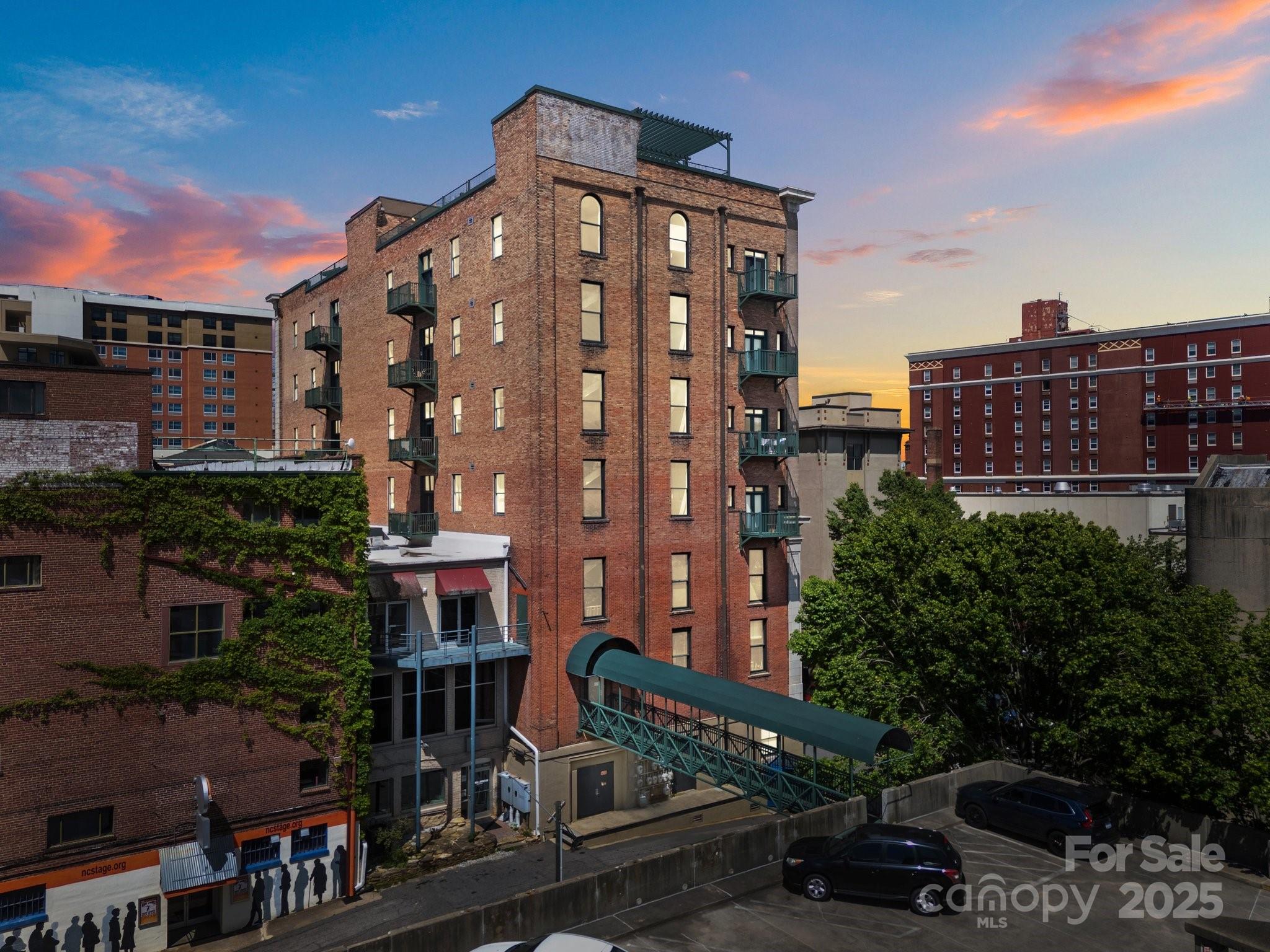 84 W Walnut Street Unit: 405