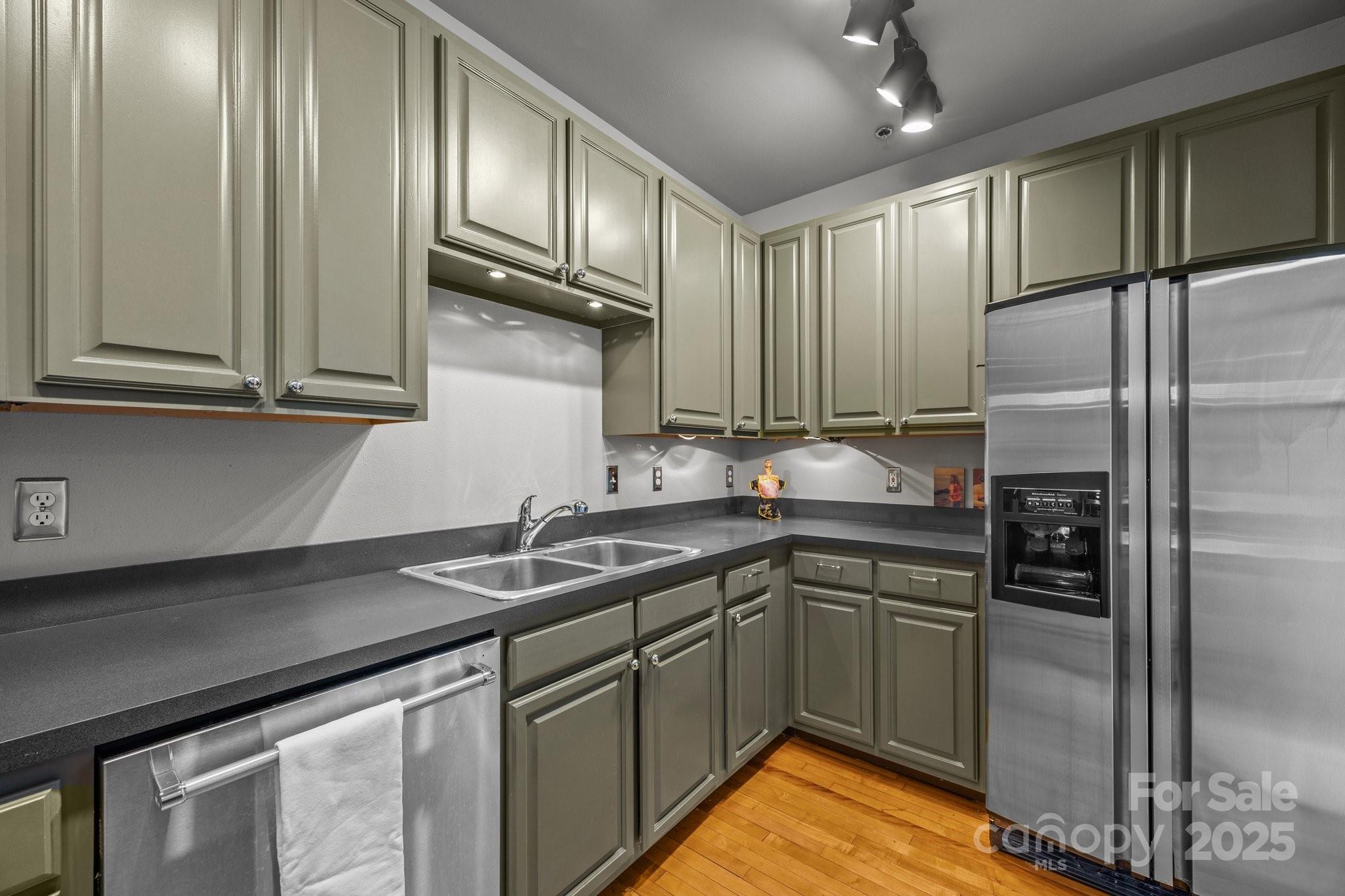 84 W Walnut Street Unit: 405