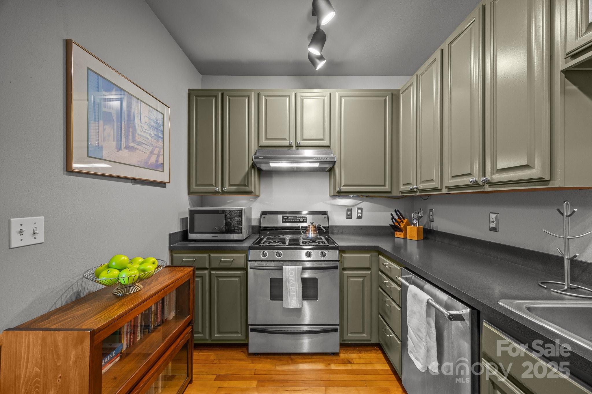 84 W Walnut Street Unit: 405