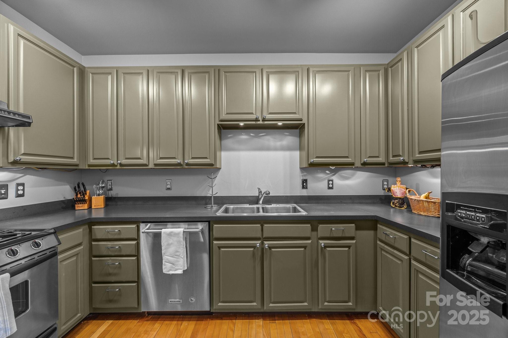 84 W Walnut Street Unit: 405