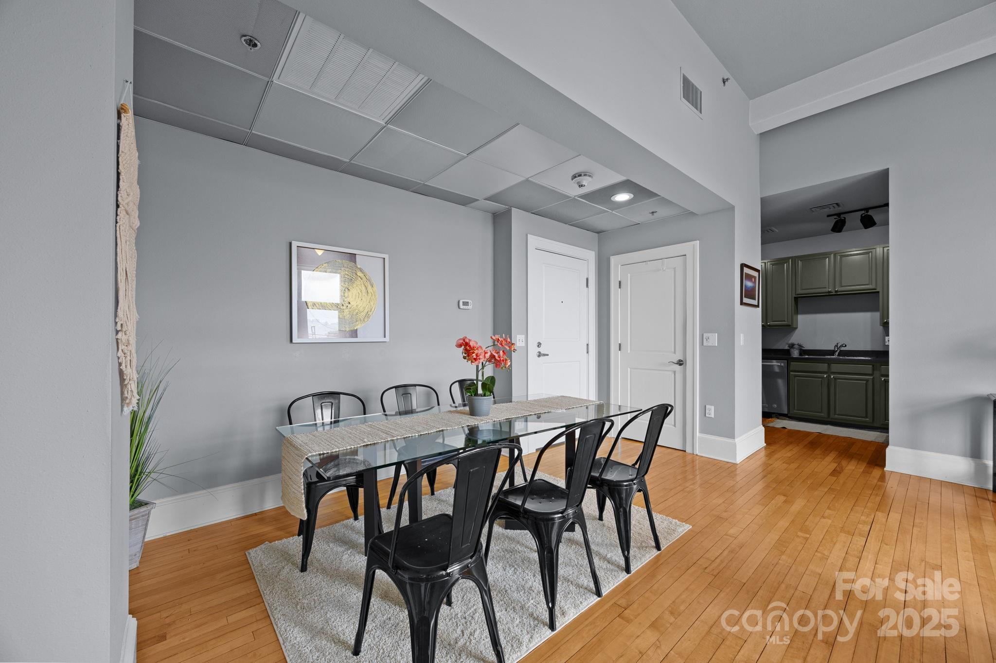 84 W Walnut Street Unit: 405