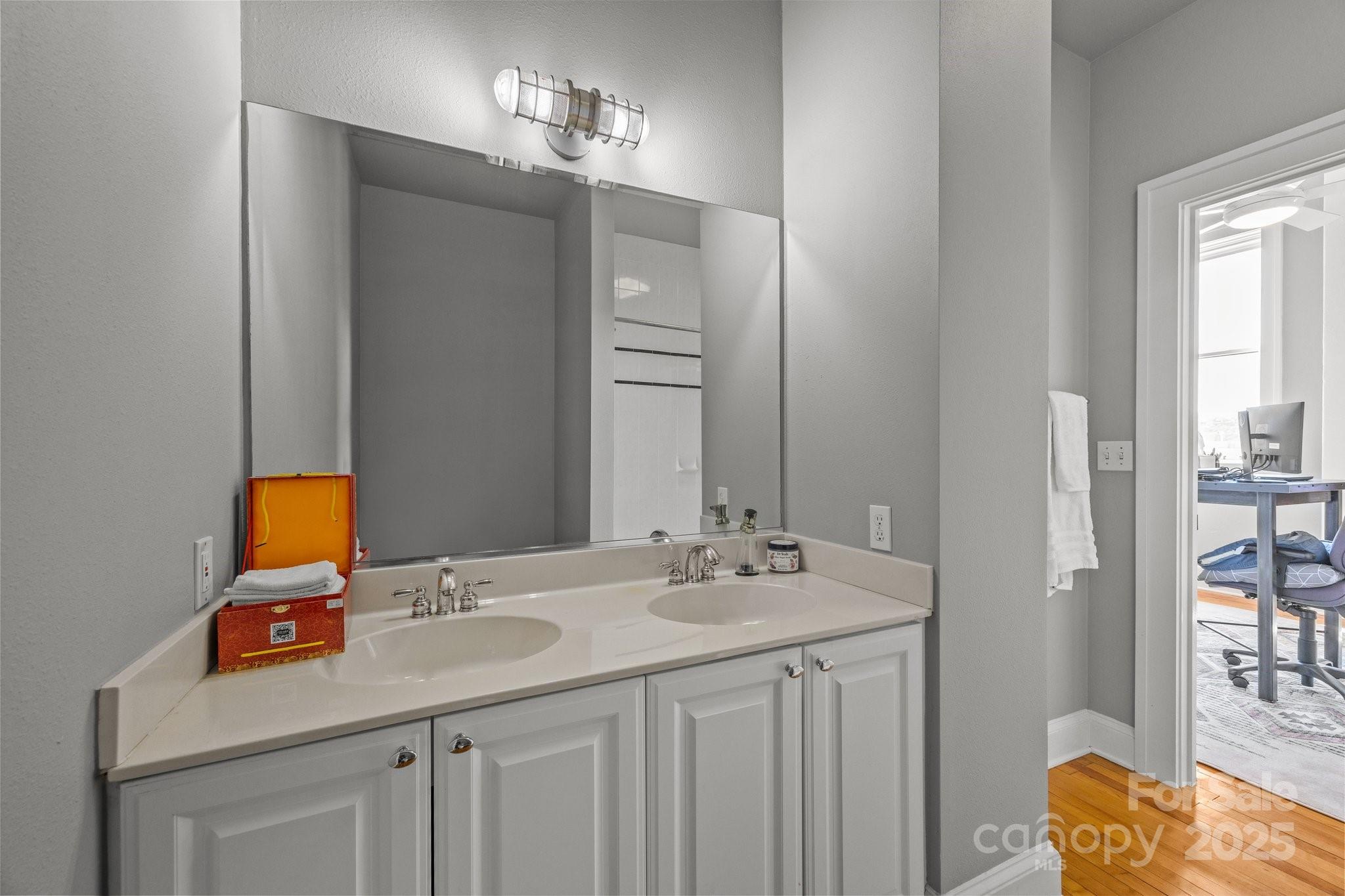 84 W Walnut Street Unit: 405