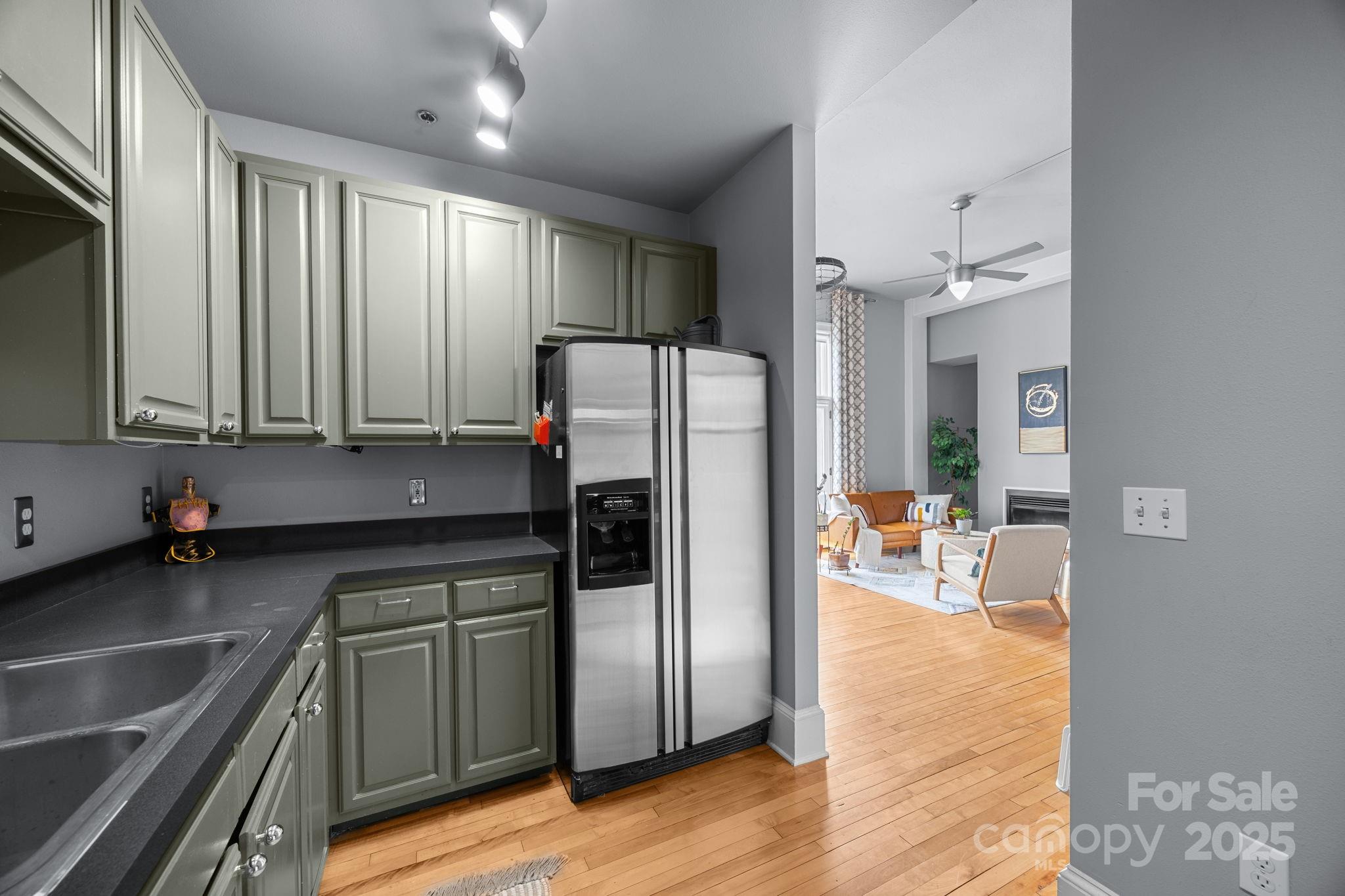 84 W Walnut Street Unit: 405