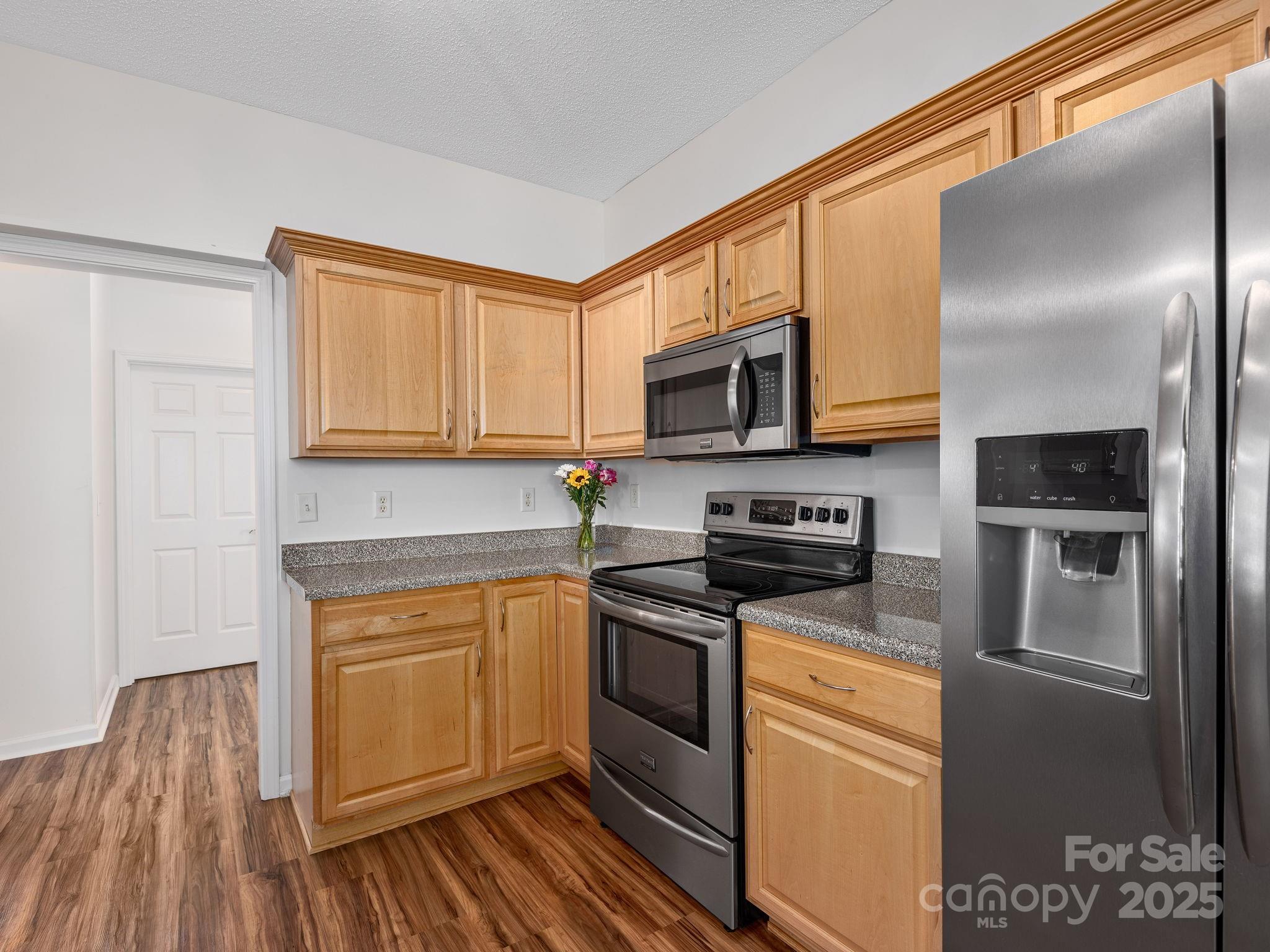 17 Hollow Crest Way