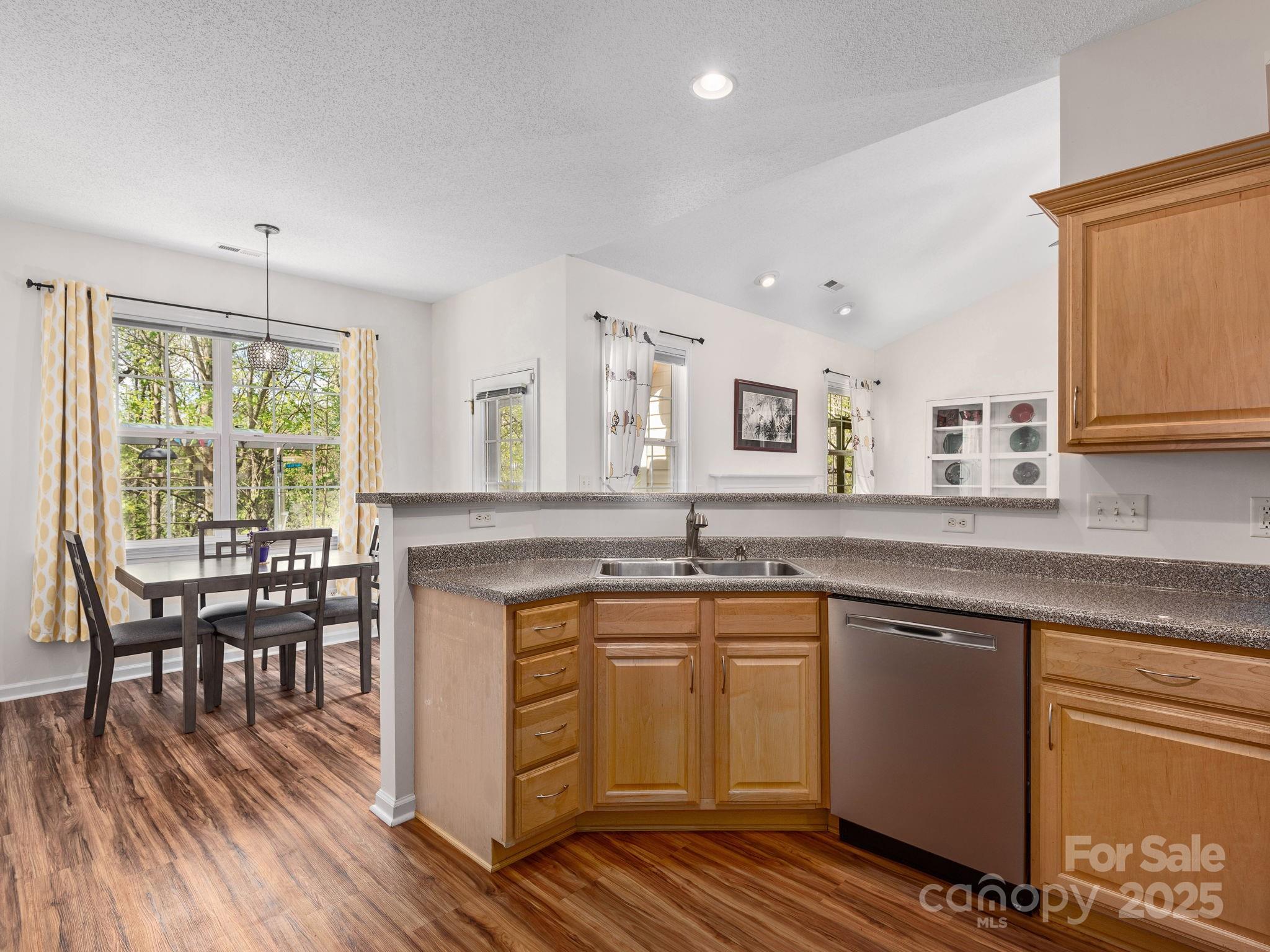 17 Hollow Crest Way