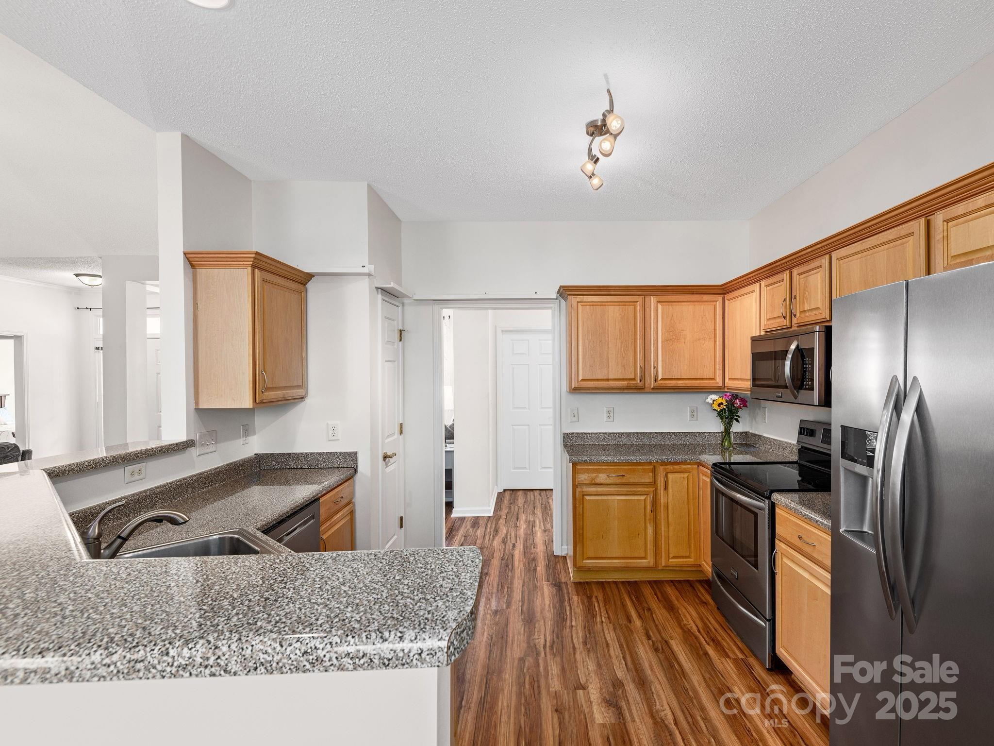 17 Hollow Crest Way