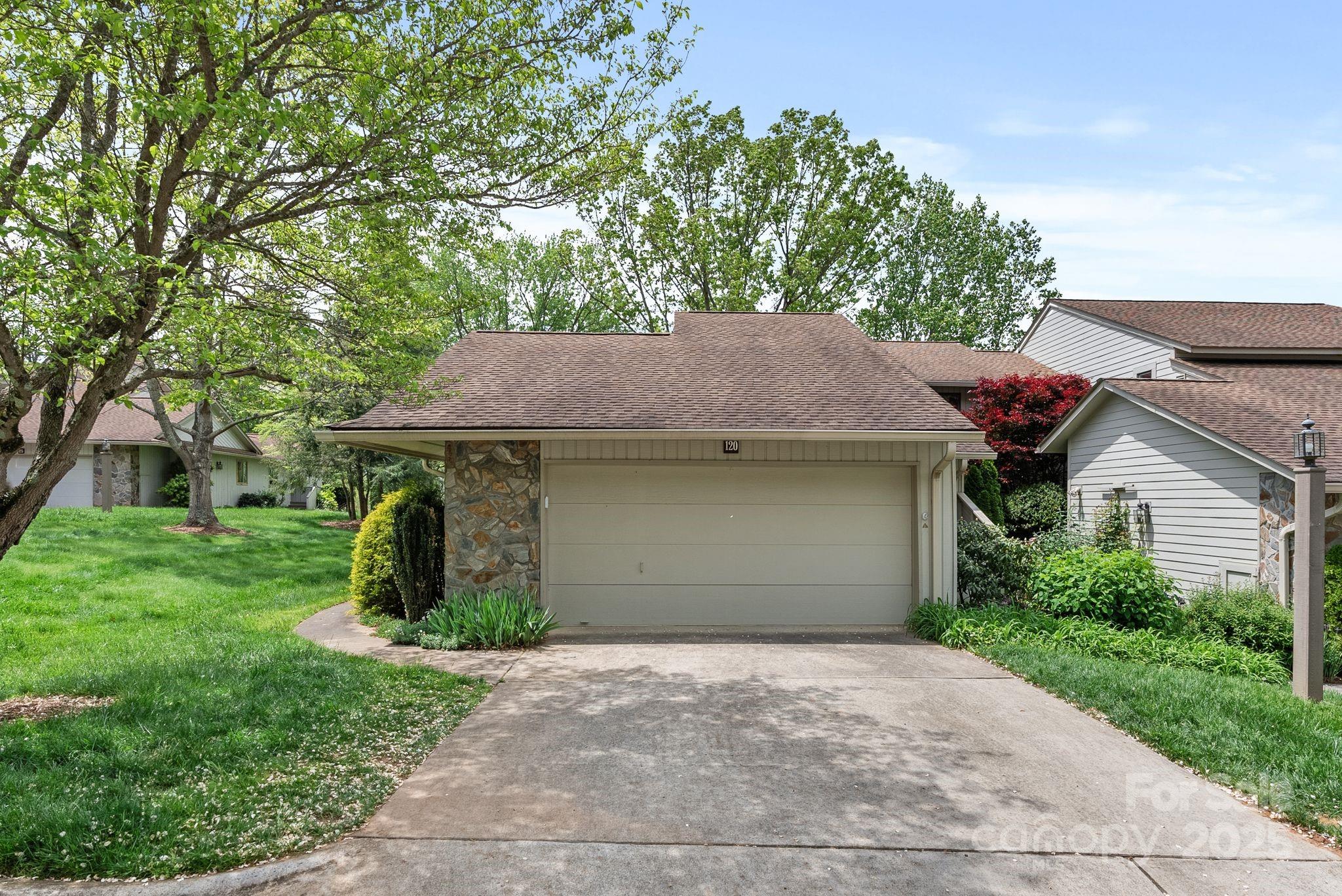 120 Cloverleaf Lane