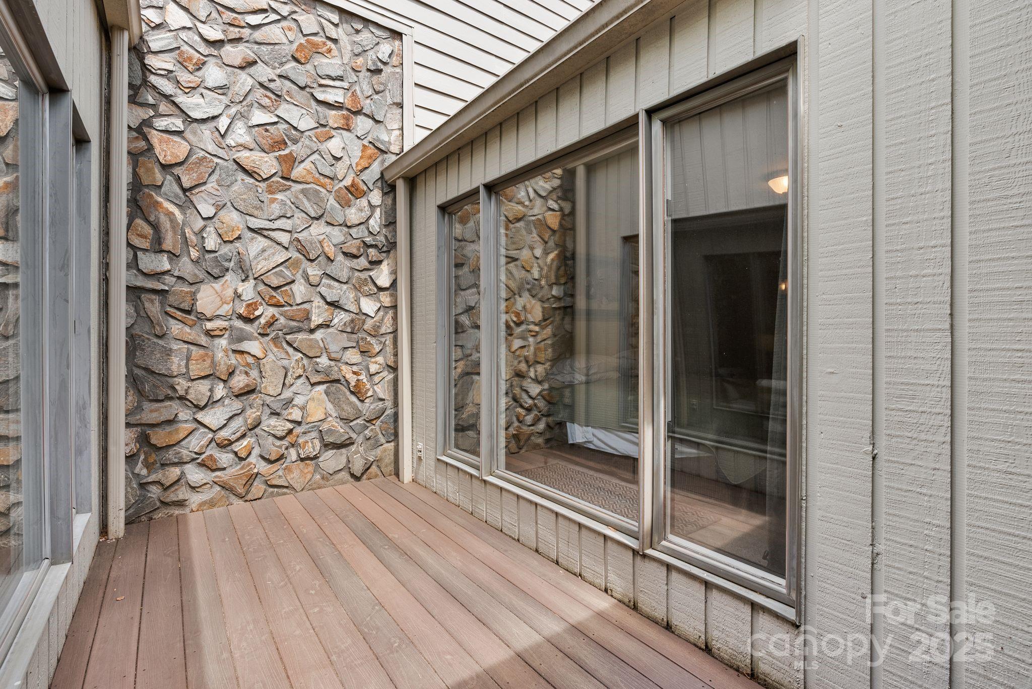 120 Cloverleaf Lane