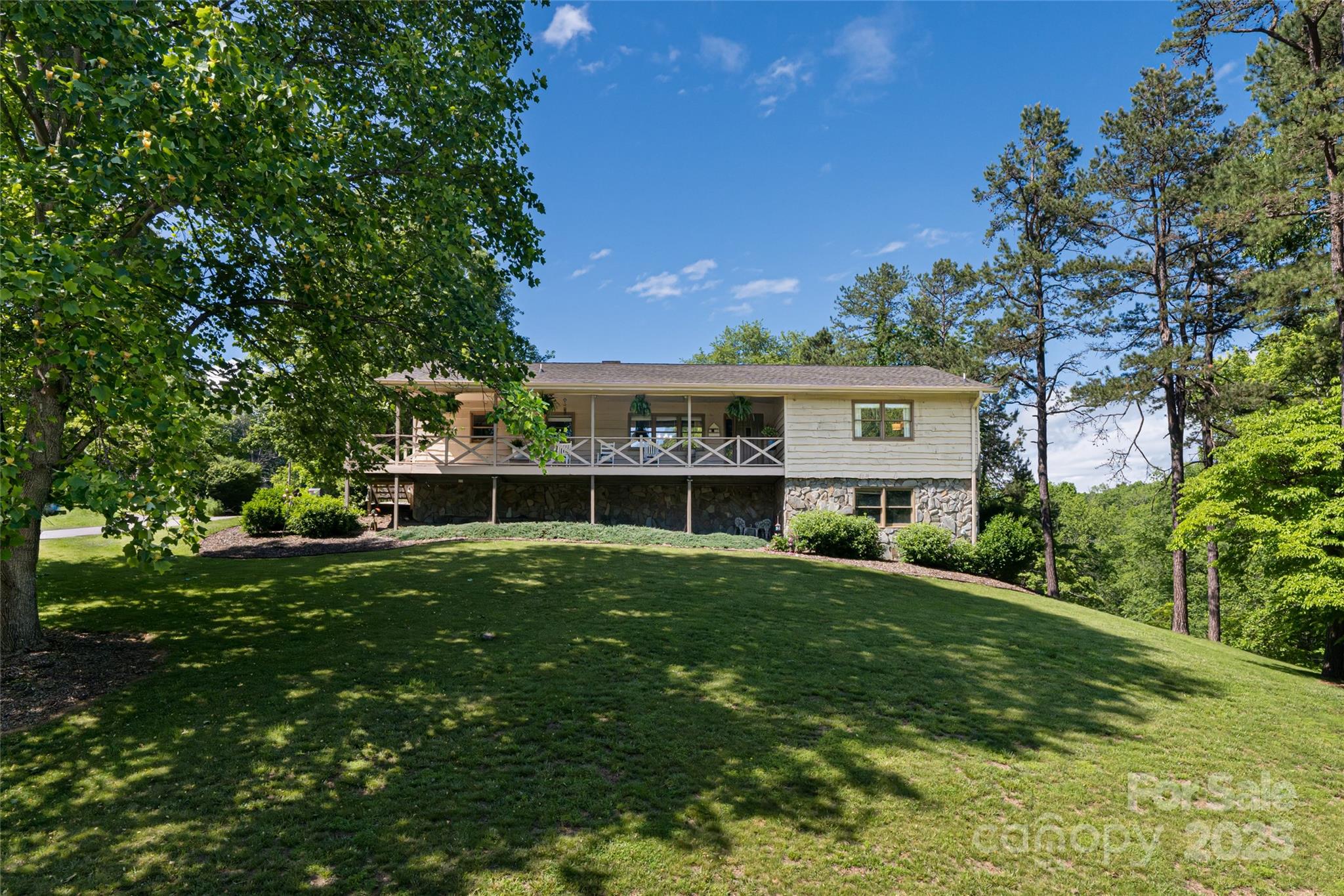 16 Royal Ridge