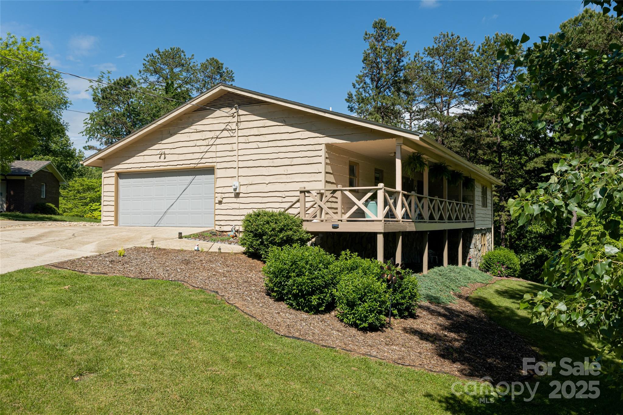 16 Royal Ridge