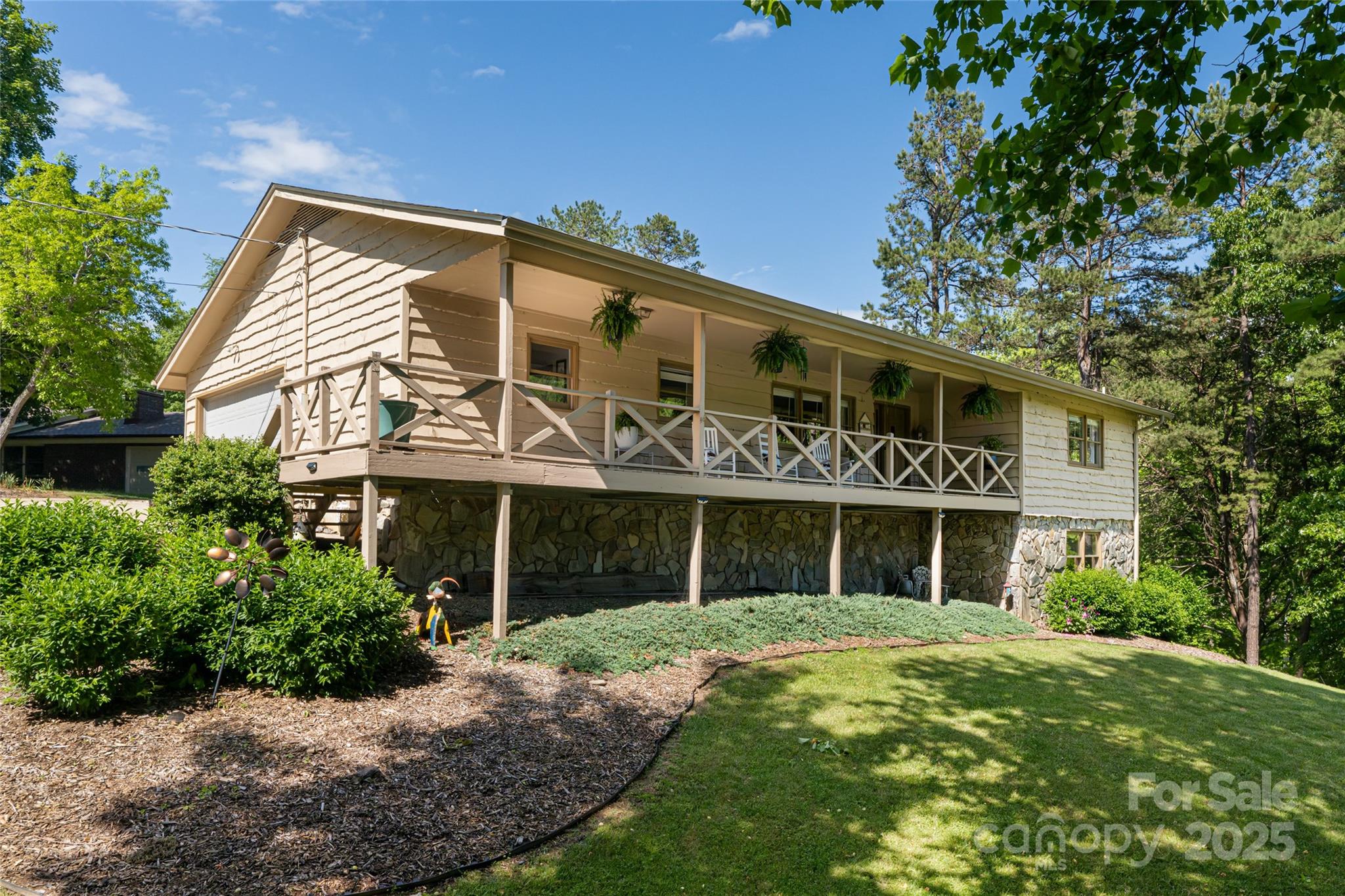 16 Royal Ridge