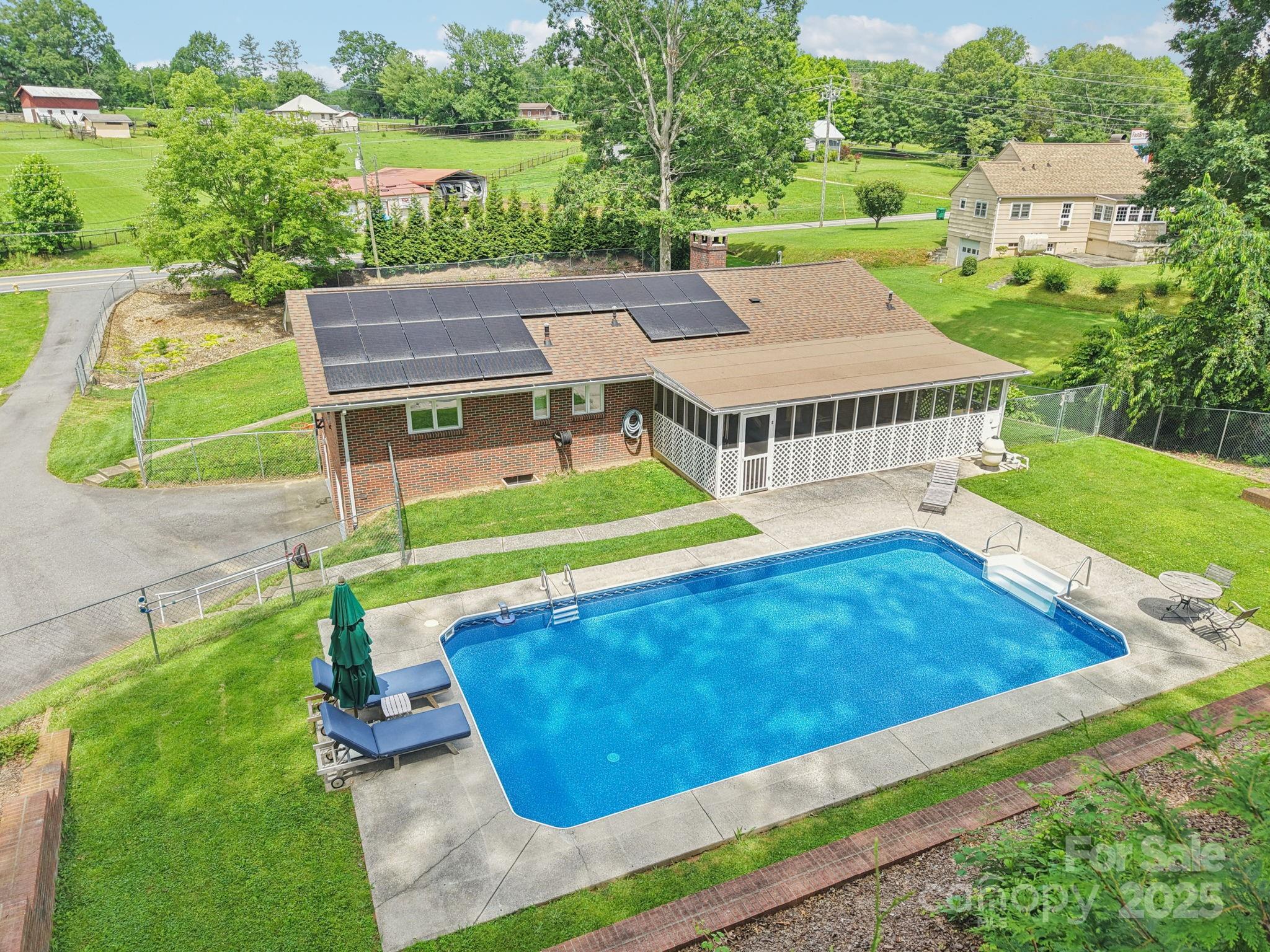 318 Old Leicester Highway