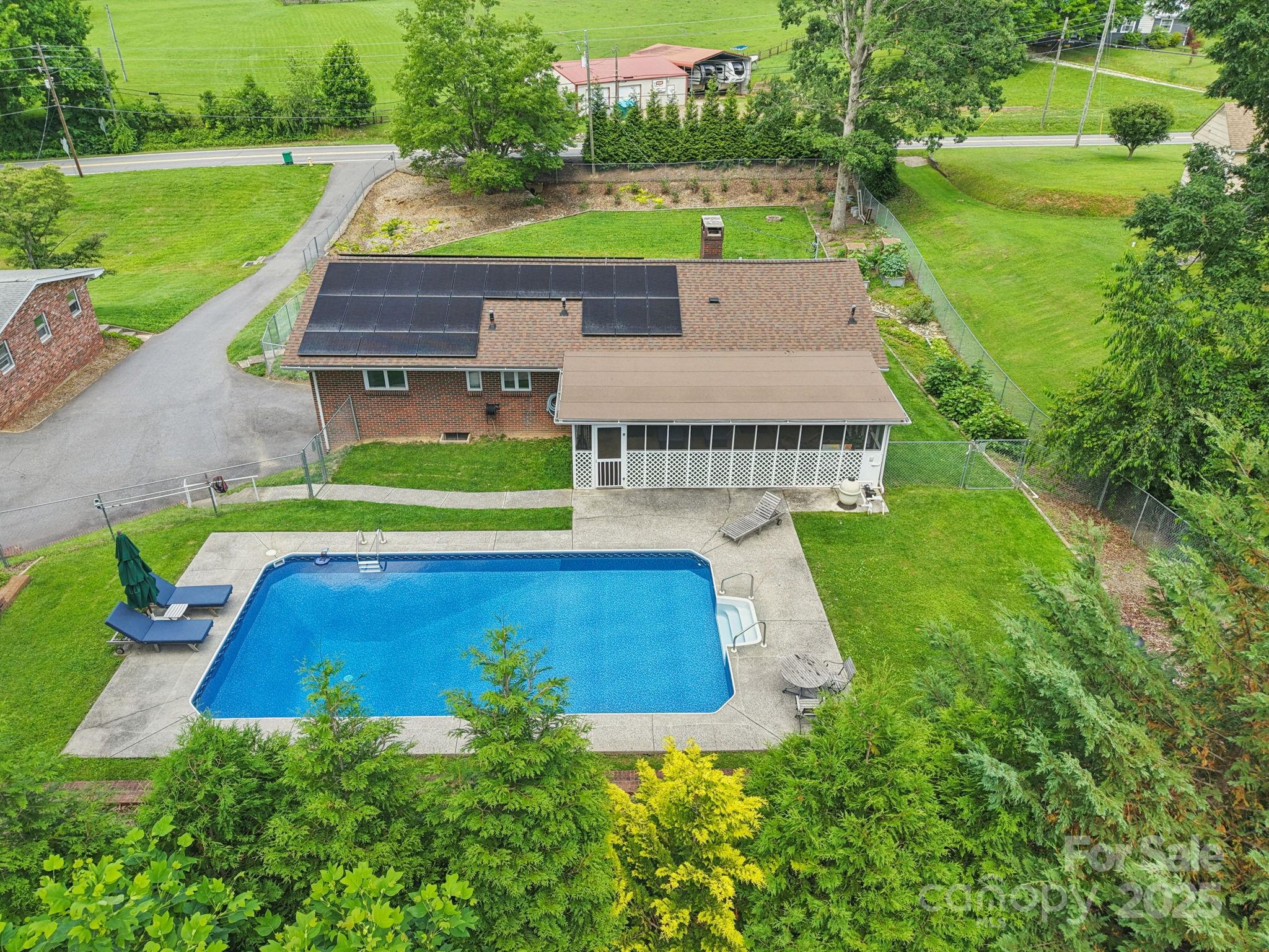 318 Old Leicester Highway