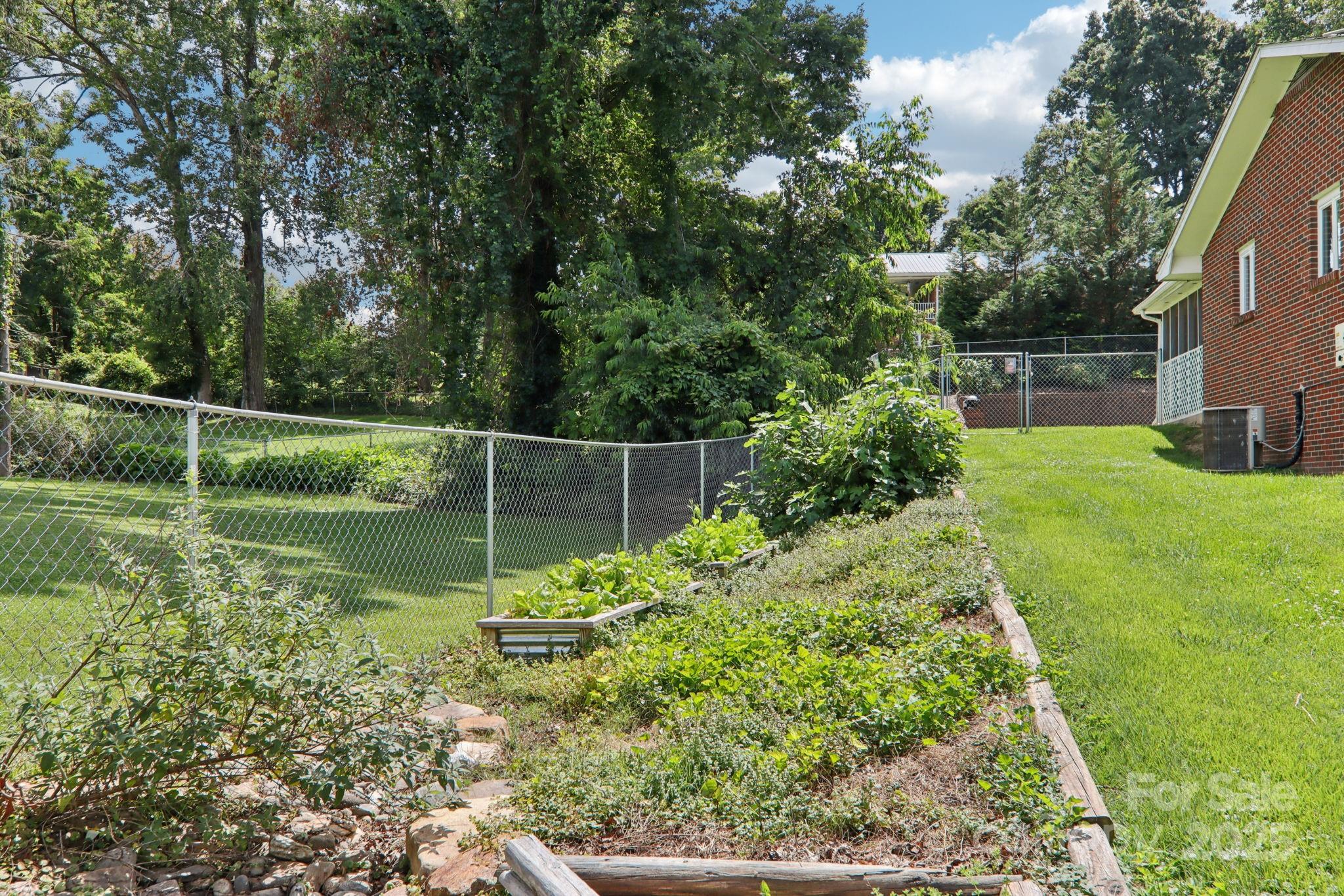 318 Old Leicester Highway