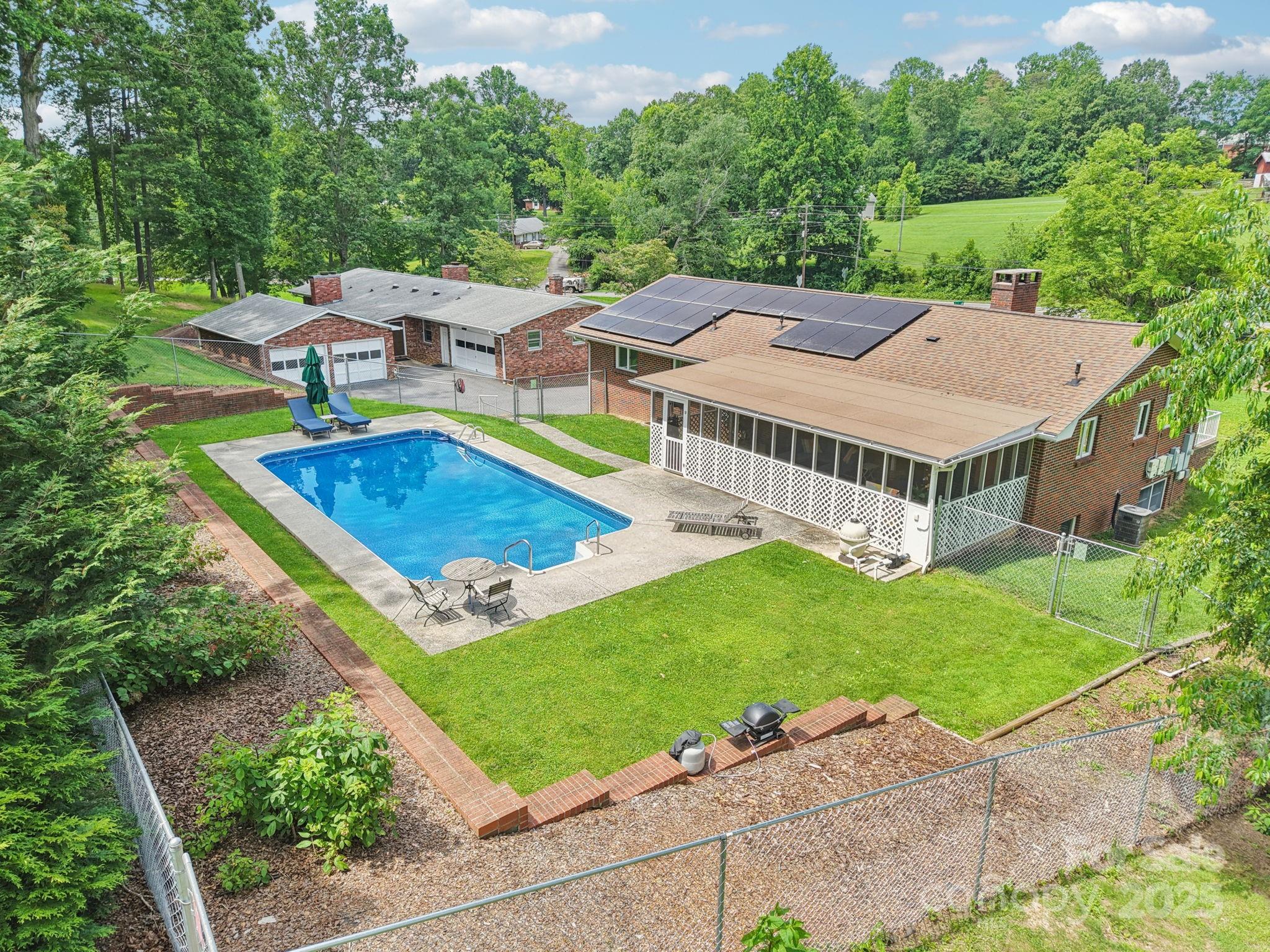 318 Old Leicester Highway