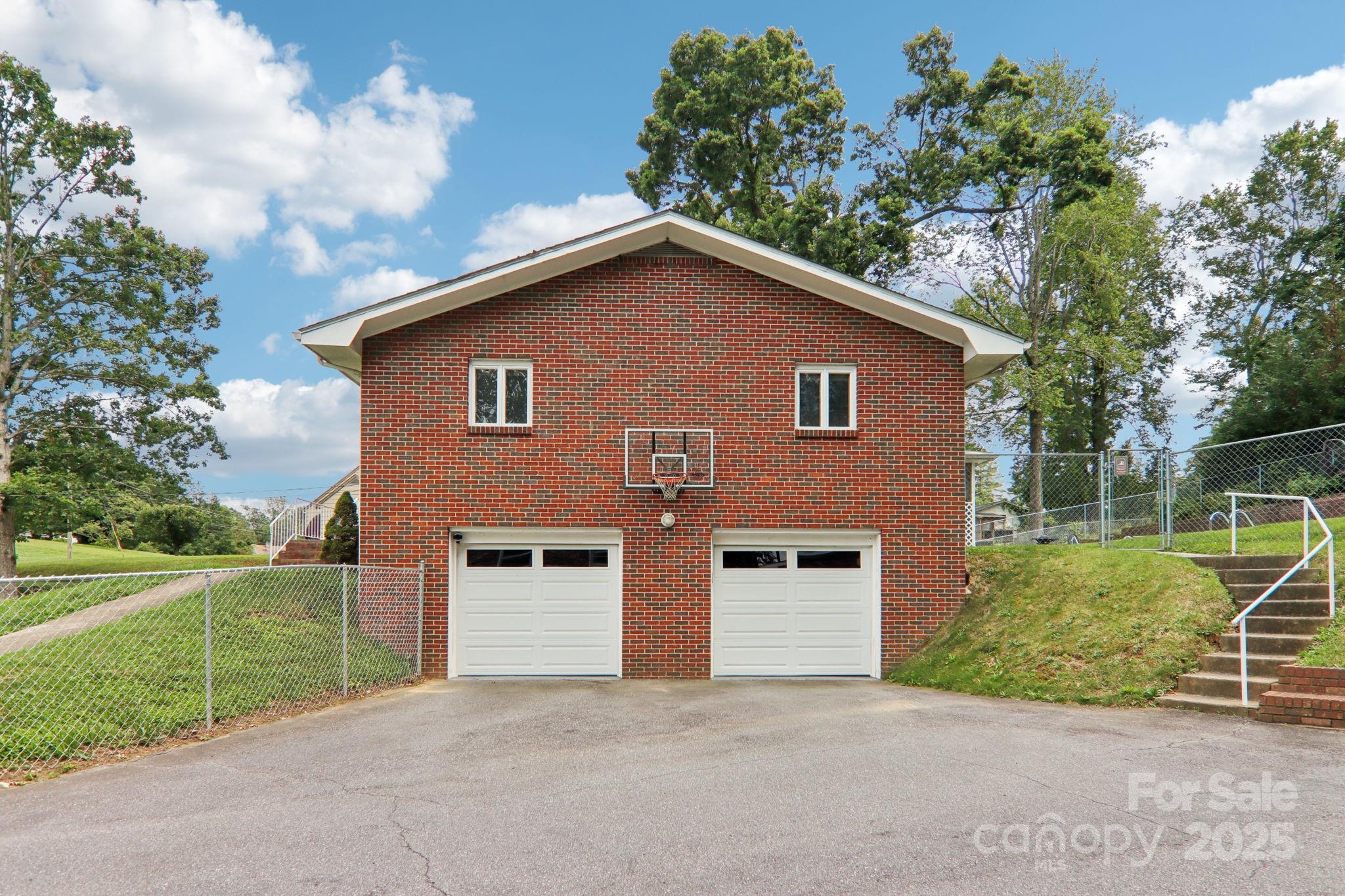 318 Old Leicester Highway