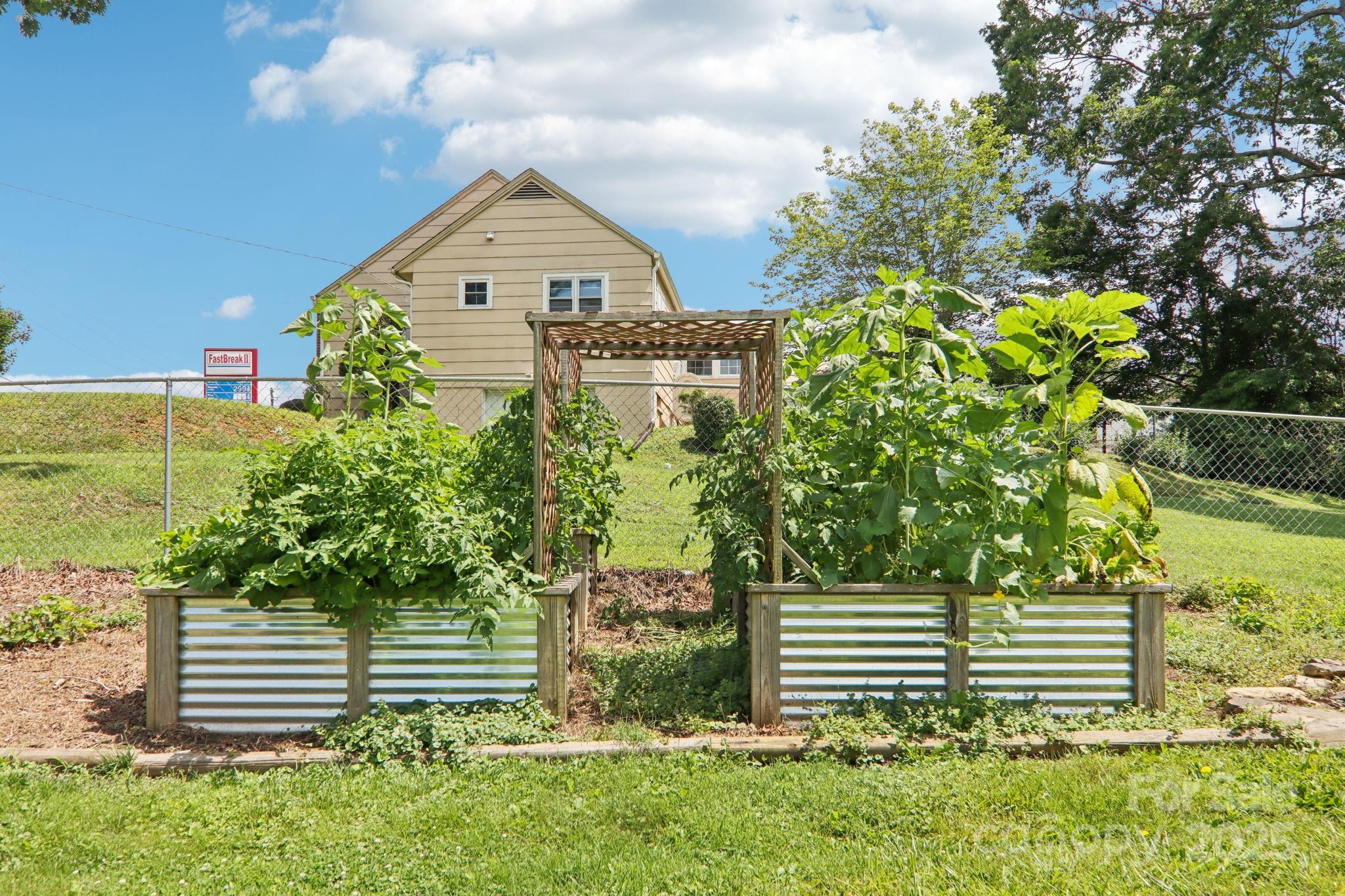 318 Old Leicester Highway