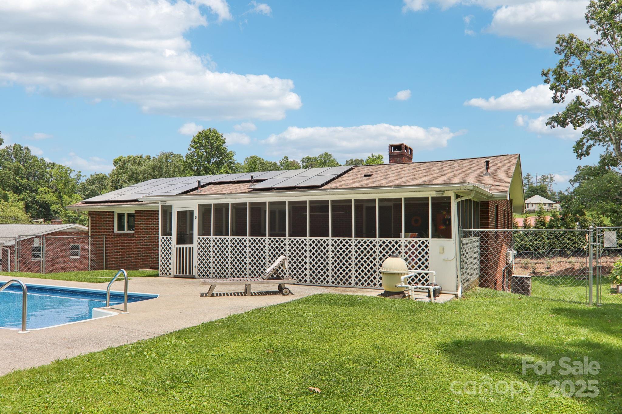 318 Old Leicester Highway