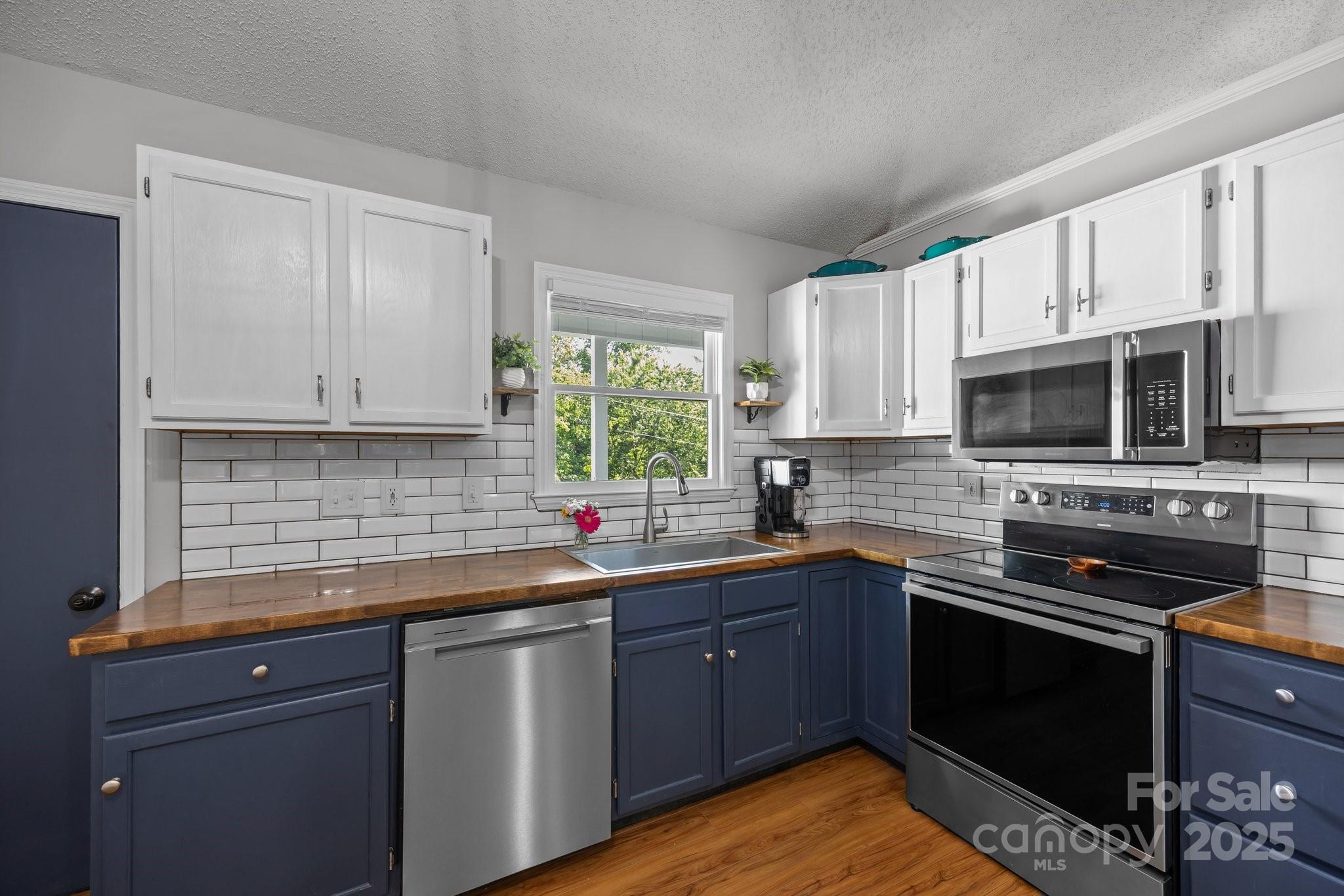 56 Wake Robin Way