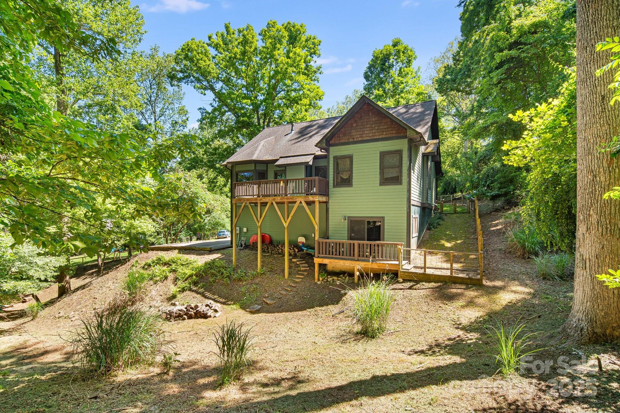 6 Woodland Road W
