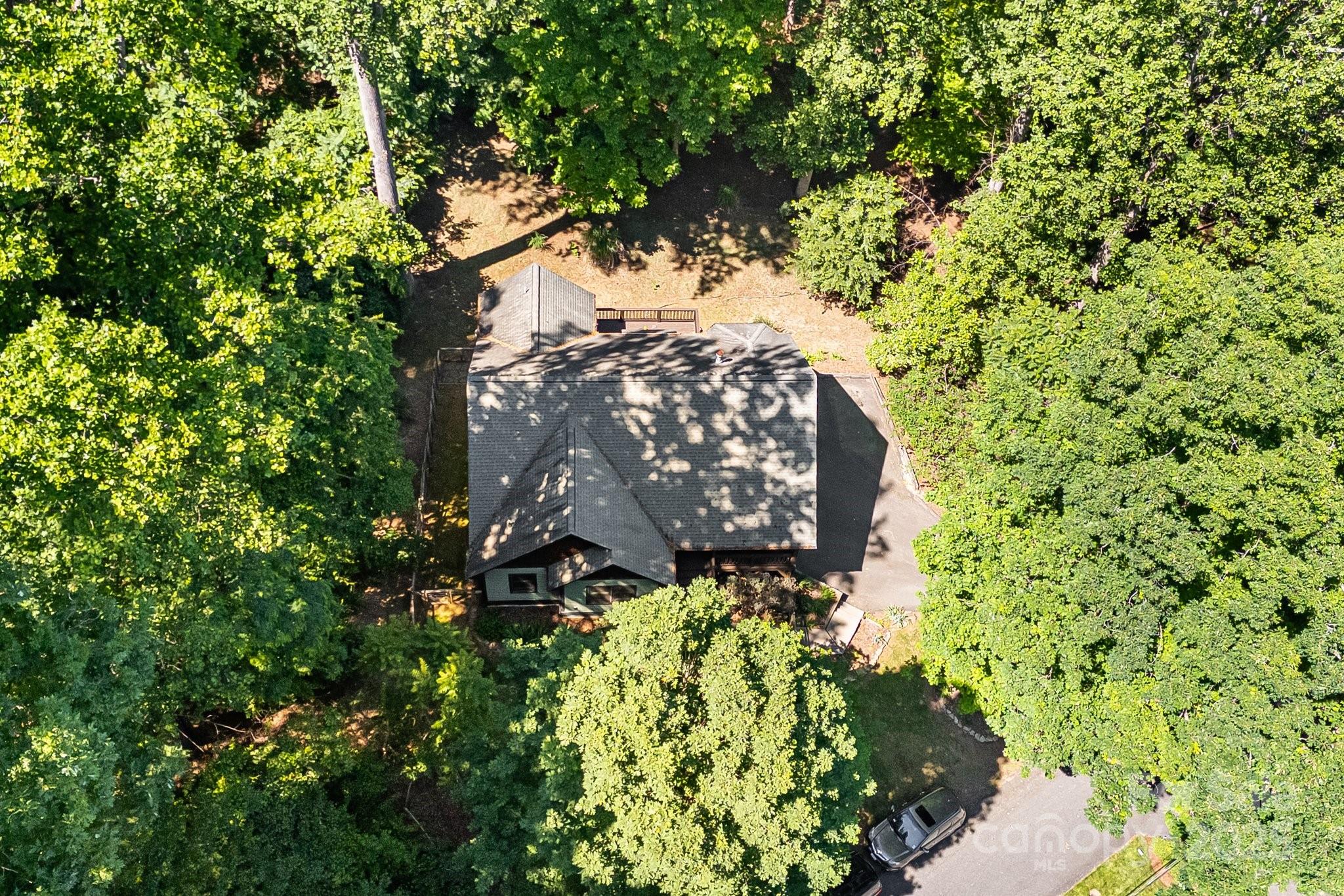 6 Woodland Road W
