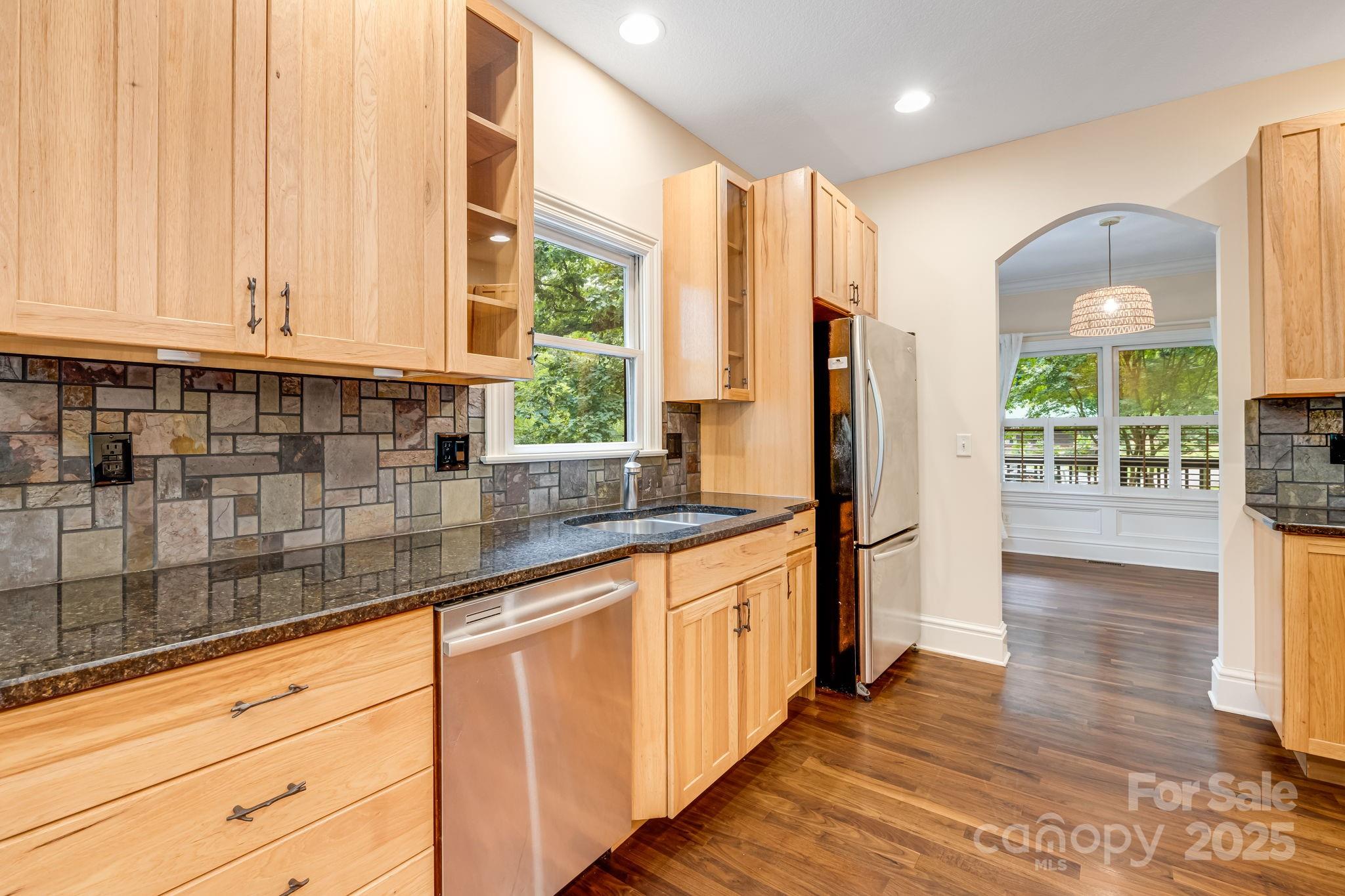 6 Woodland Road W