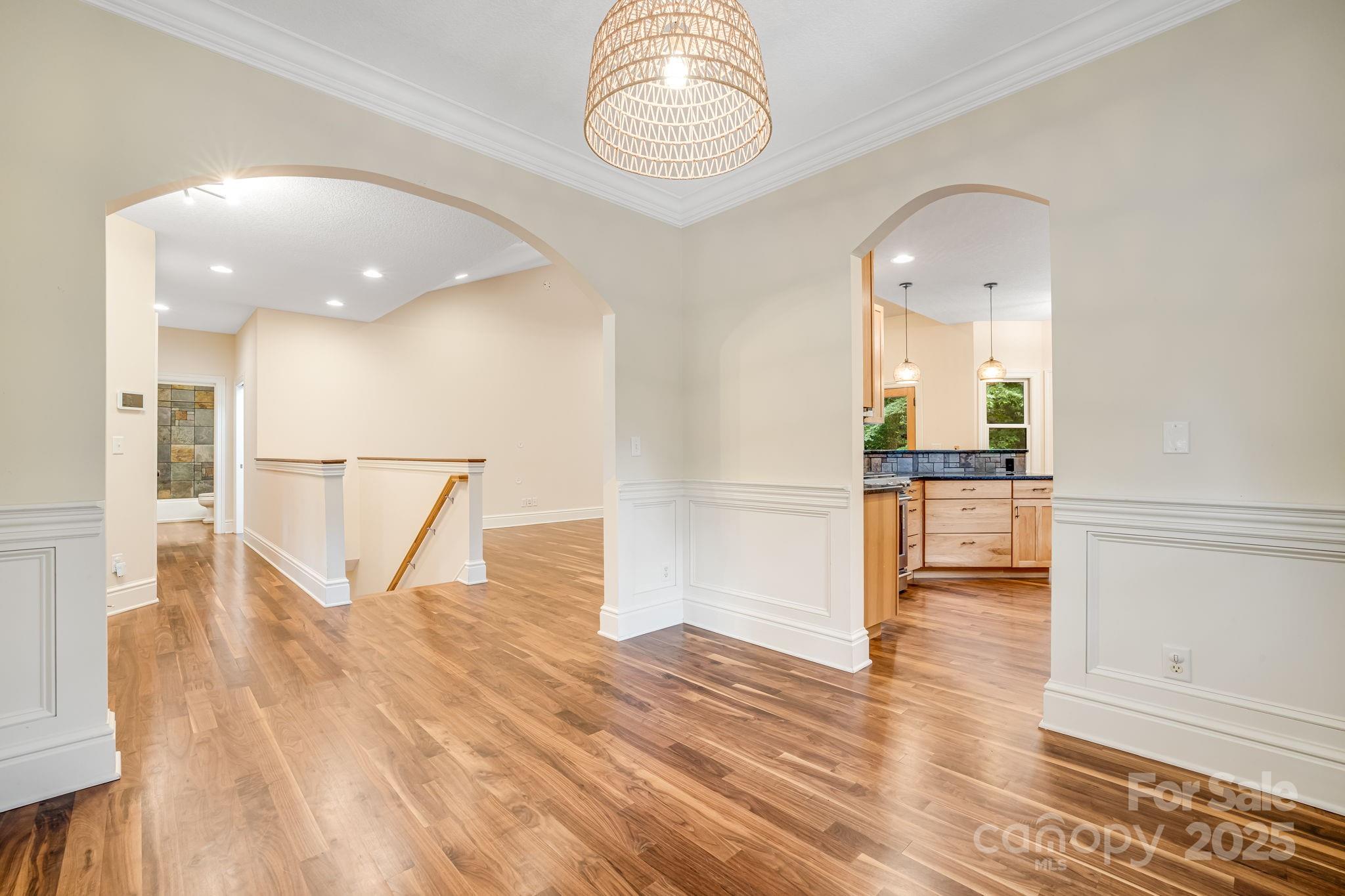 6 Woodland Road W