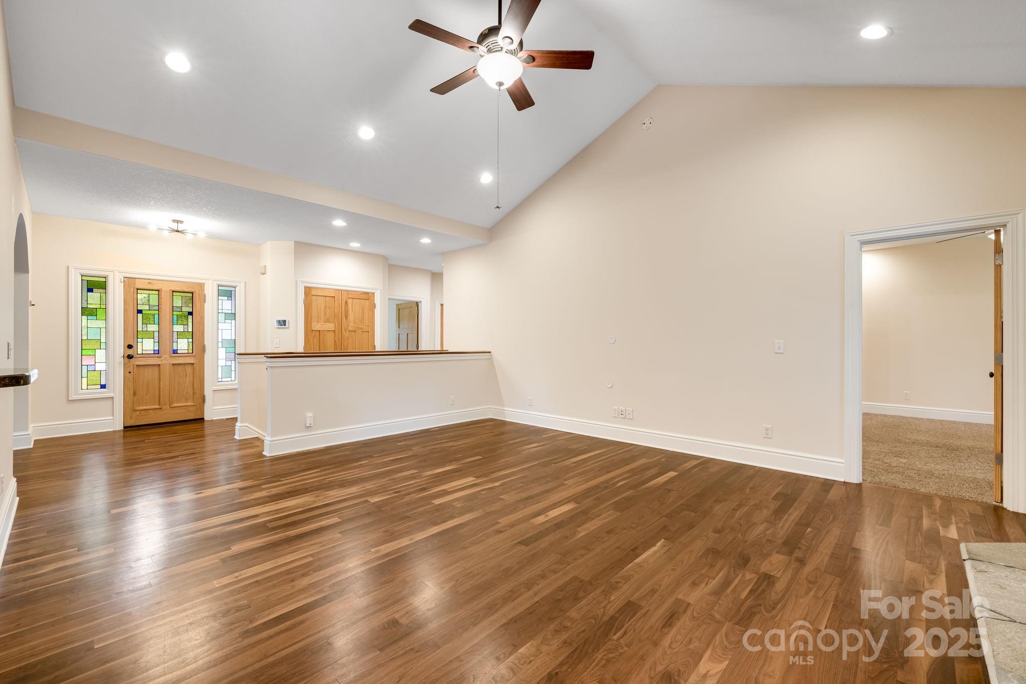 6 Woodland Road W