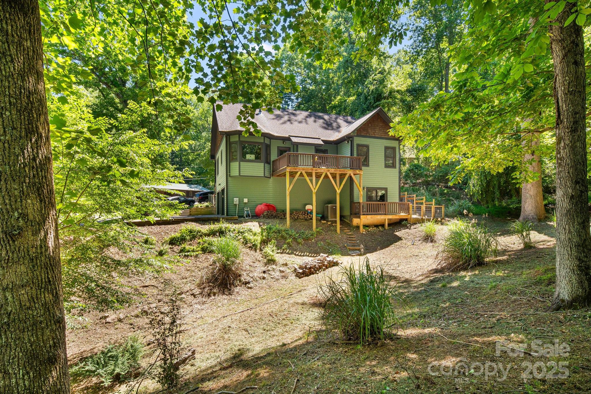 6 Woodland Road W