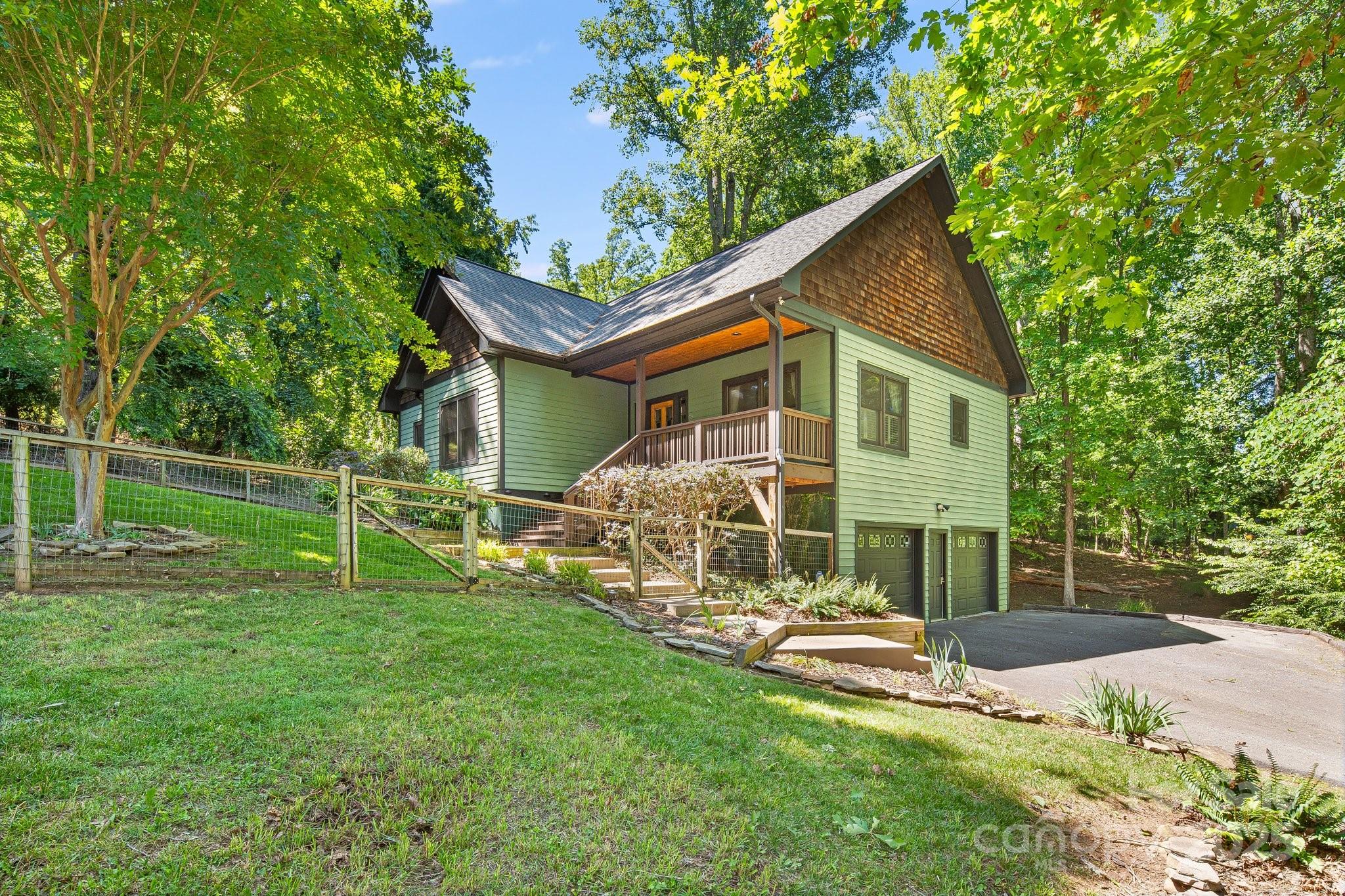 6 Woodland Road W