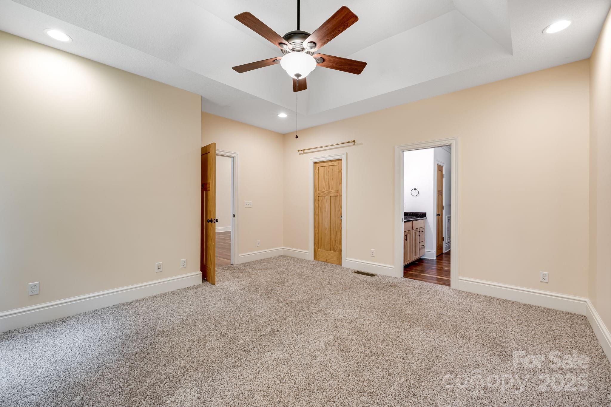 6 Woodland Road W