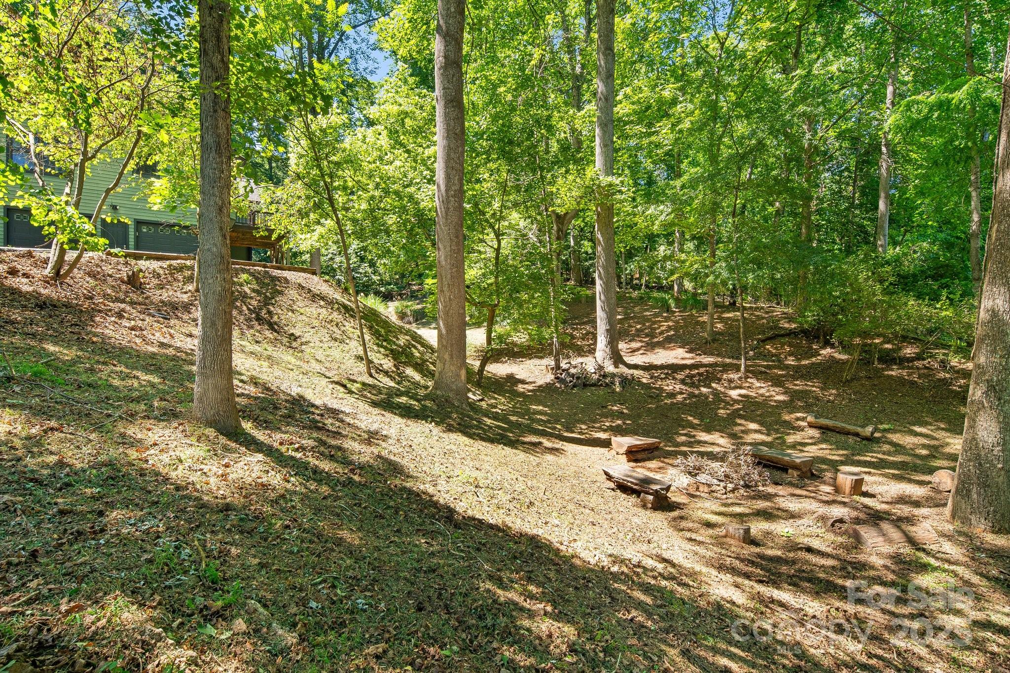6 Woodland Road W