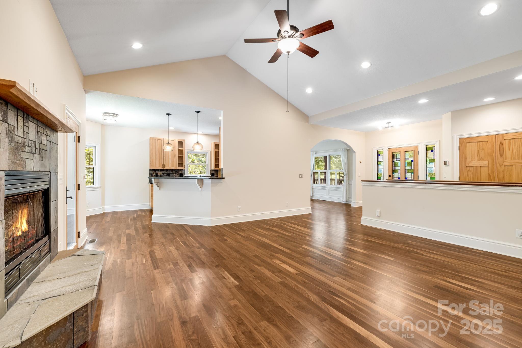 6 Woodland Road W