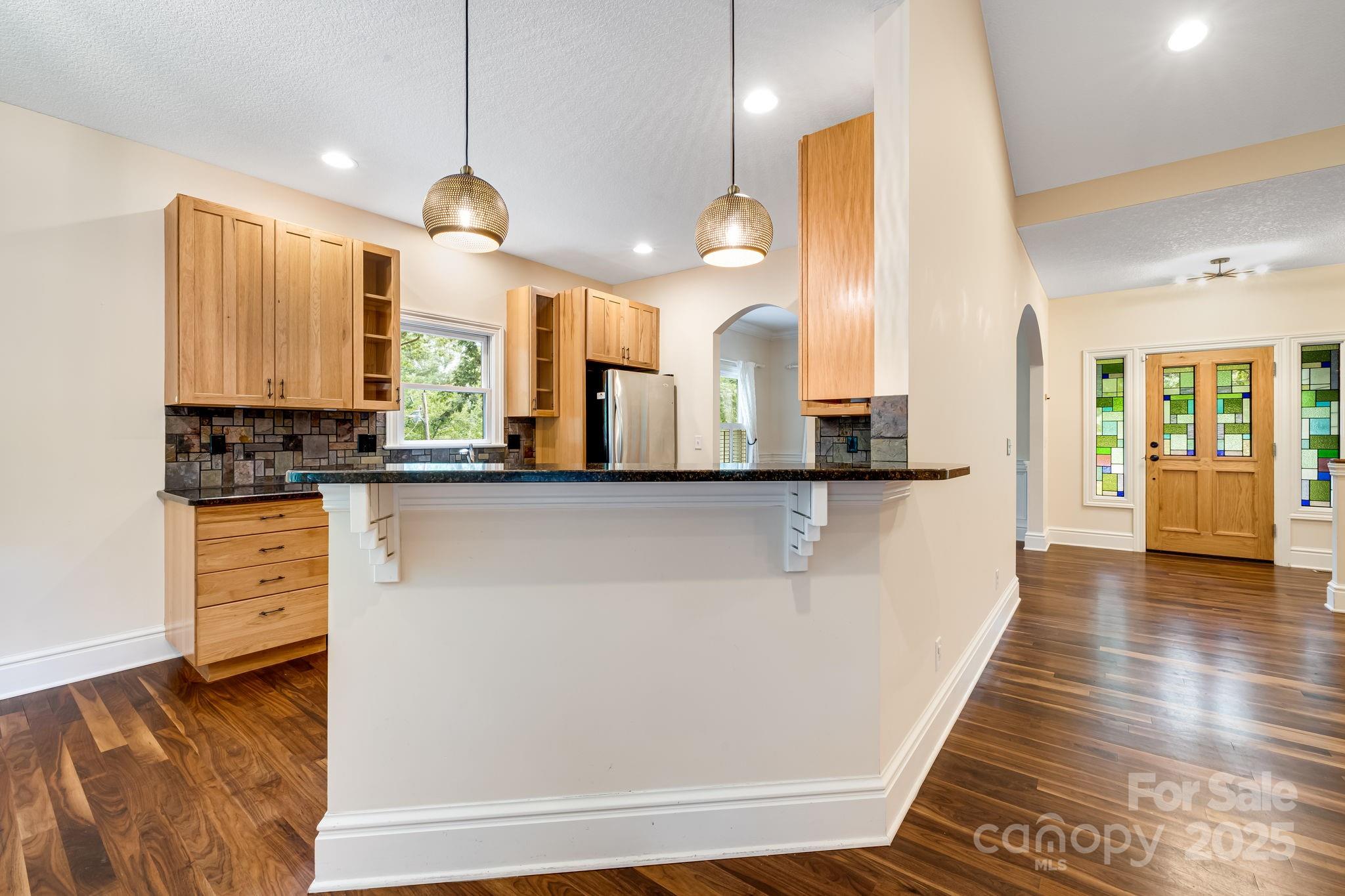 6 Woodland Road W