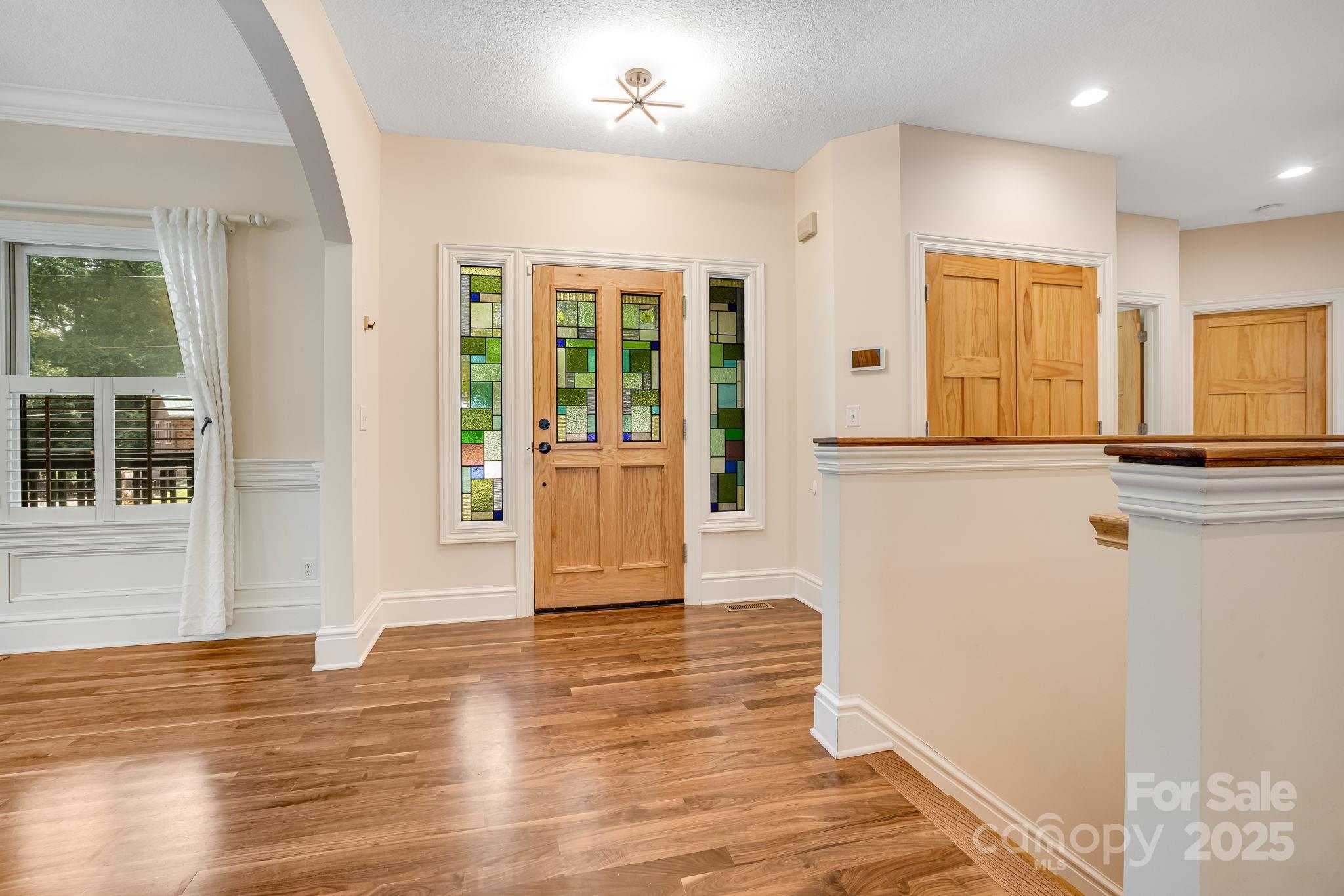 6 Woodland Road W