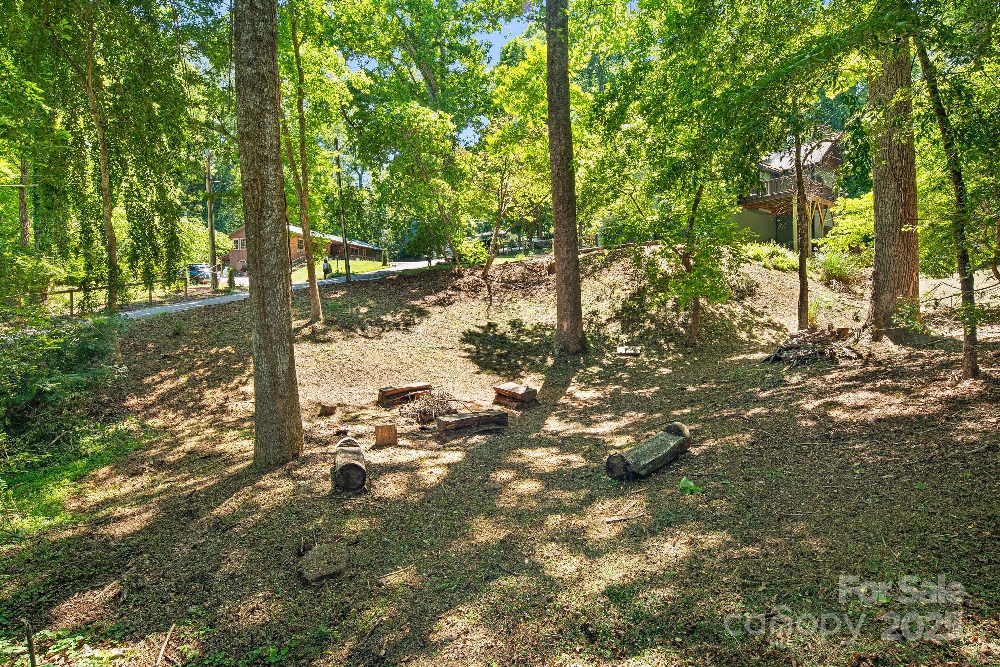 6 Woodland Road W